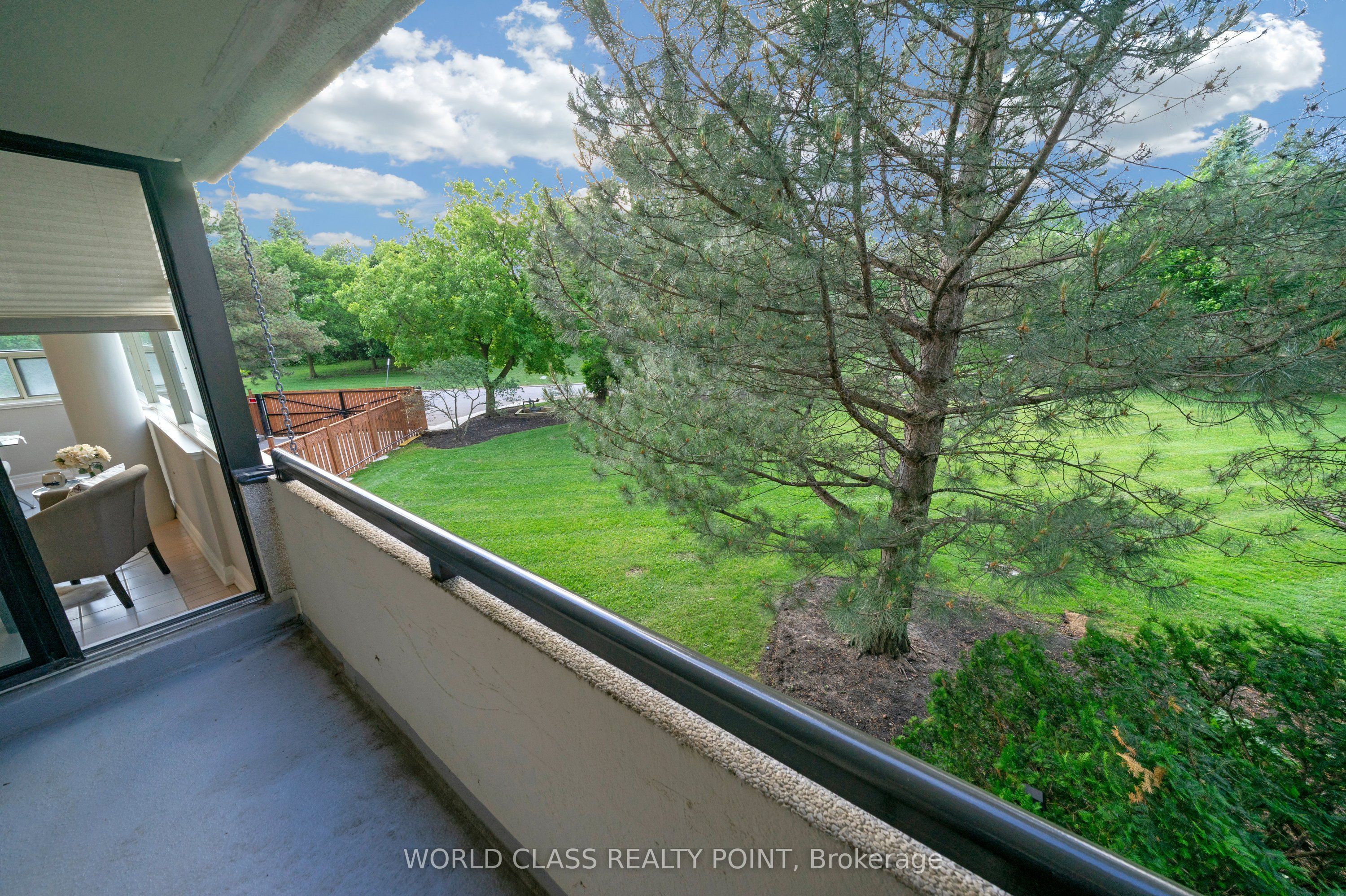 40 Harding Boulevard 201, Richmond Hill, ON L4C 9S5 photo 4