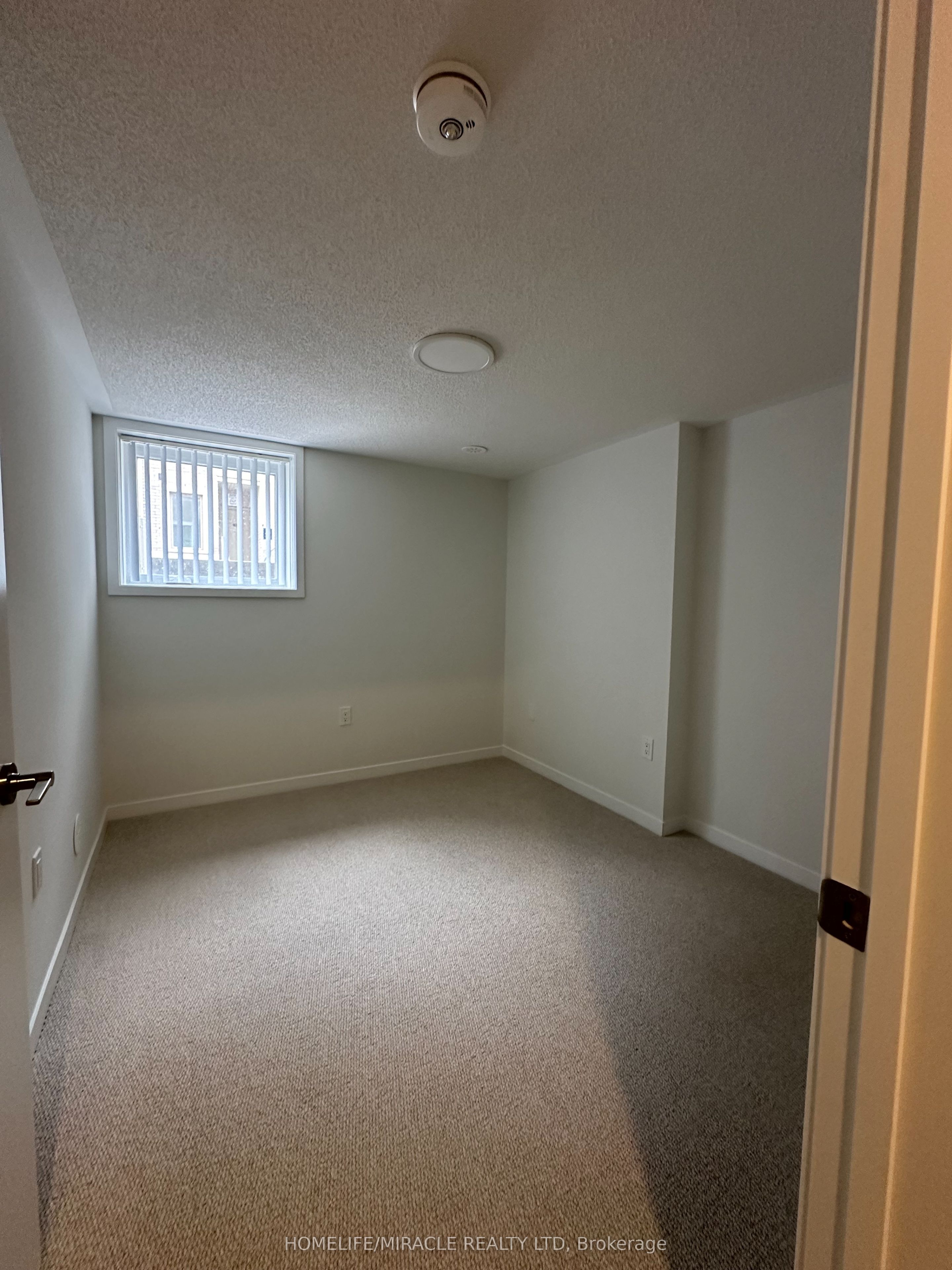 121 Honeycrisp Crescent 240, Vaughan, ON L4K 5Z8 photo 4