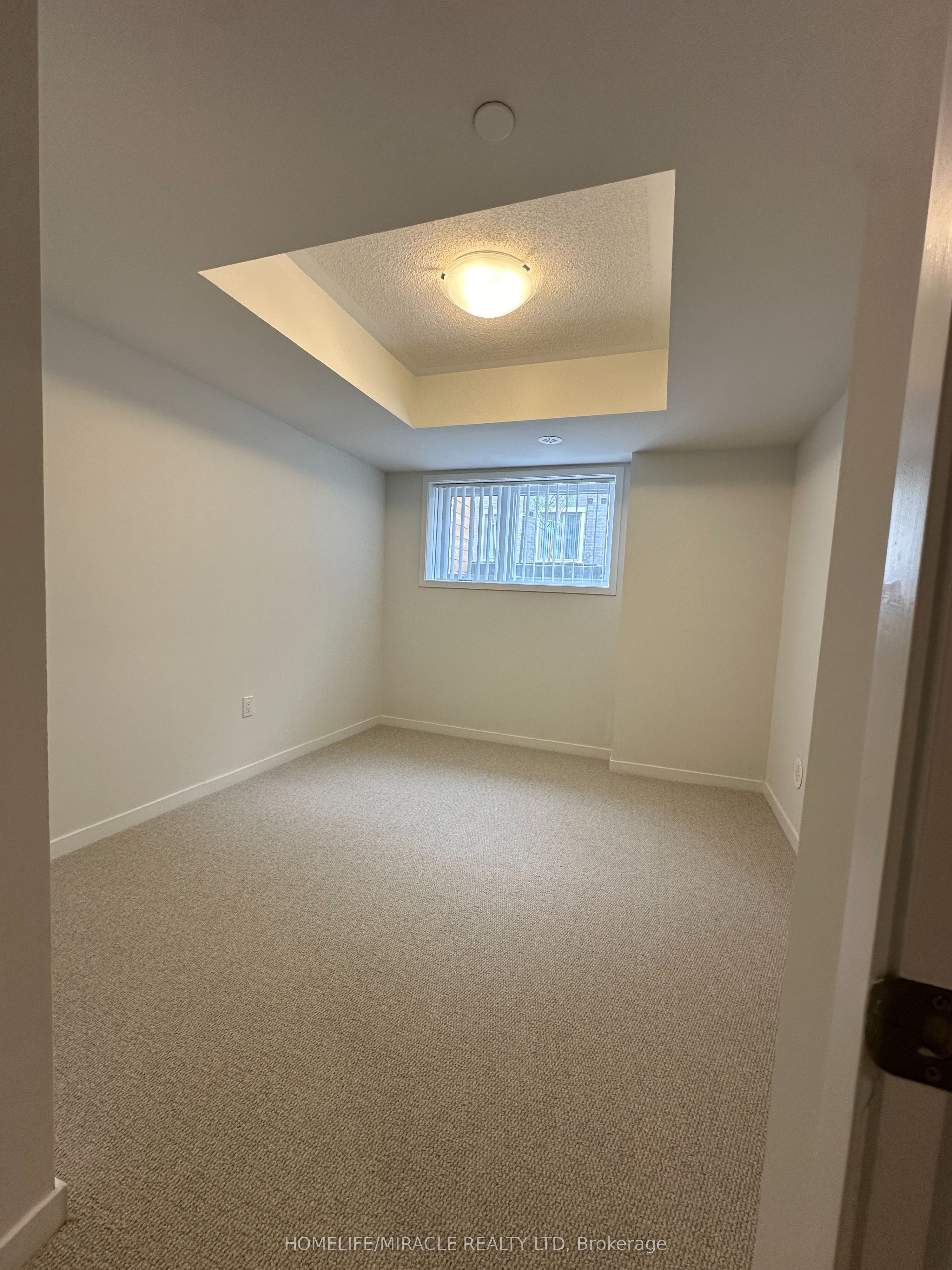 121 Honeycrisp Crescent 240, Vaughan, ON L4K 5Z8 photo 5