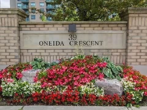39 Oneida Crescent 408, Richmond Hill, ON L4B 4T9