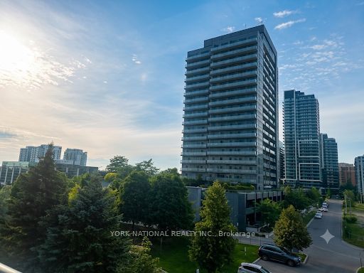 39 Oneida Crescent 408, Richmond Hill, ON L4B 4T9 photo 4
