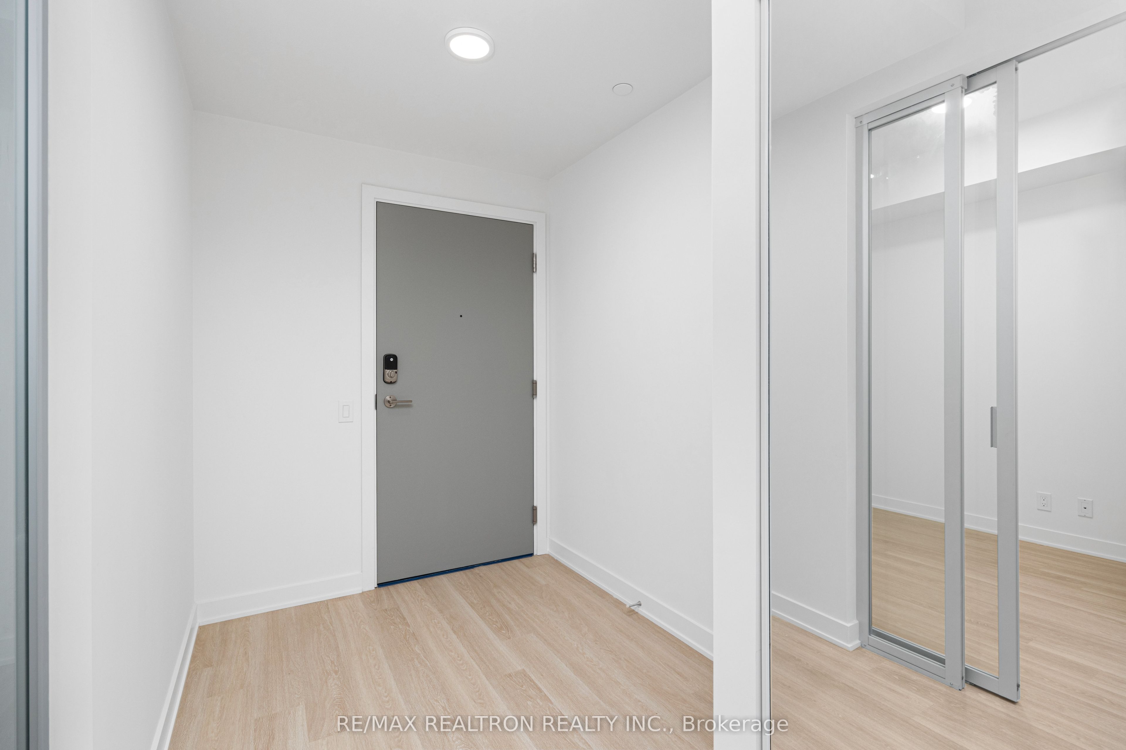 30 Upper Mall Way A-620, Vaughan, ON L4J 0L7 photo 2