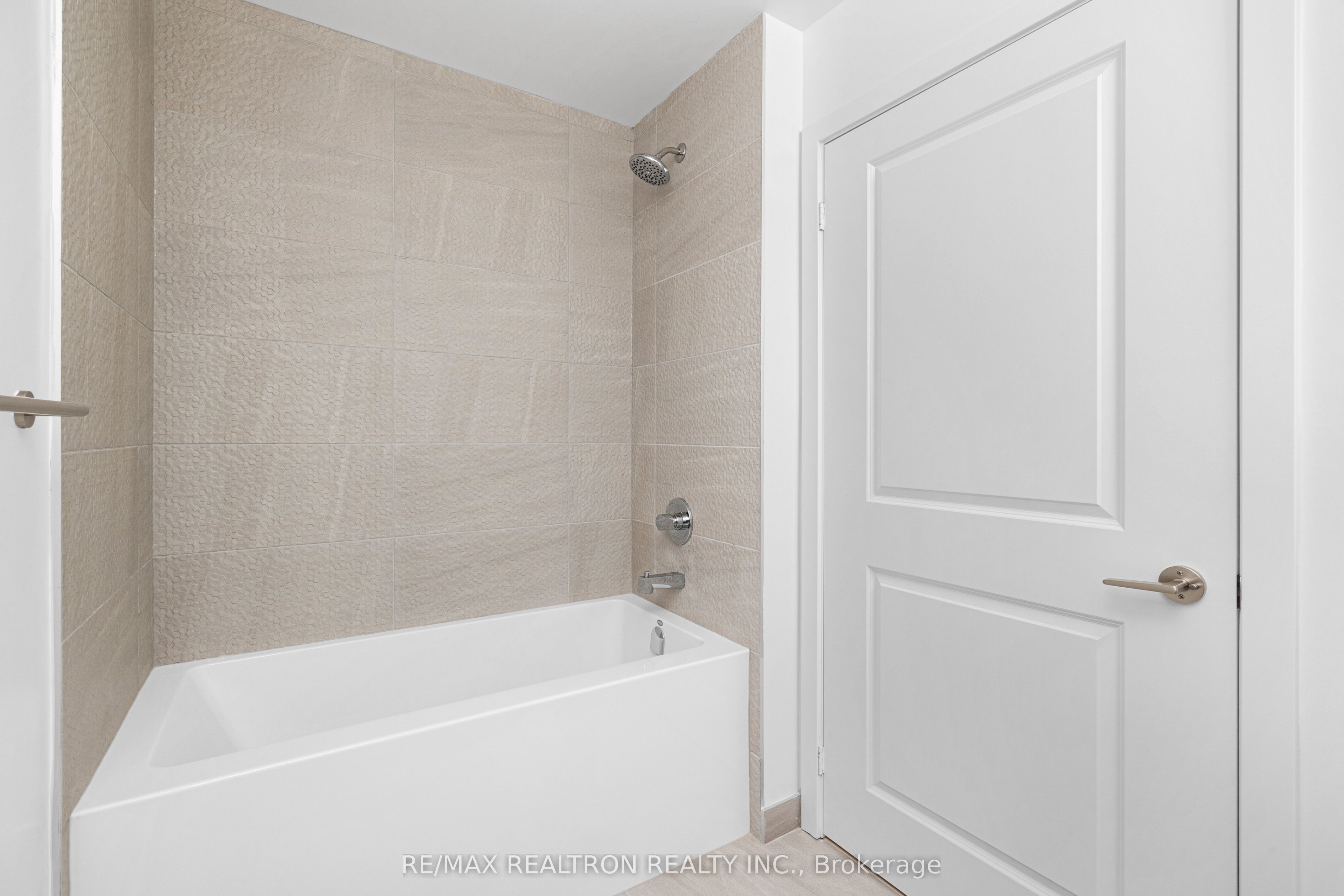 30 Upper Mall Way A-620, Vaughan, ON L4J 0L7 photo 4