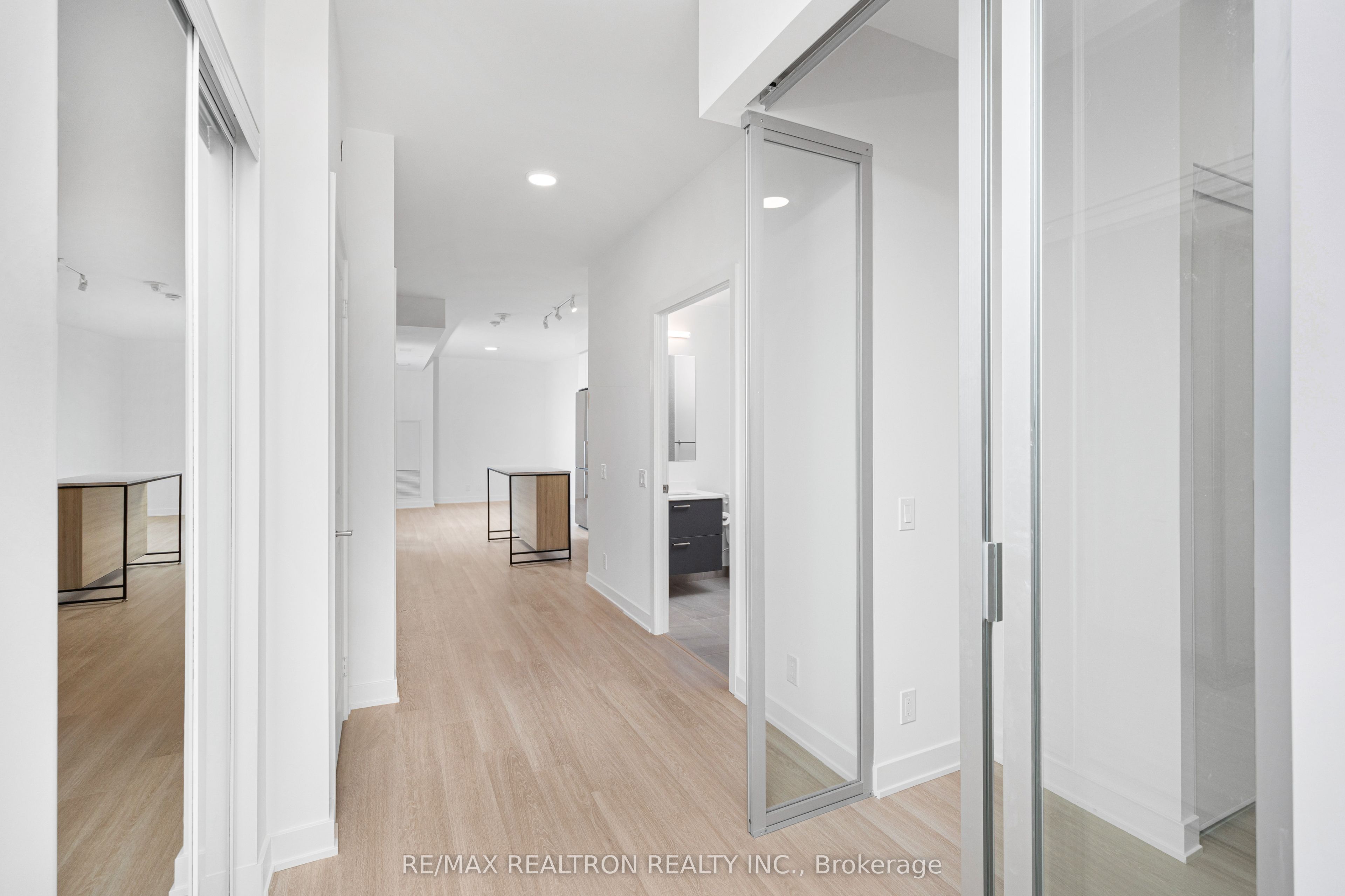 30 Upper Mall Way A-620, Vaughan, ON L4J 0L7 photo 5