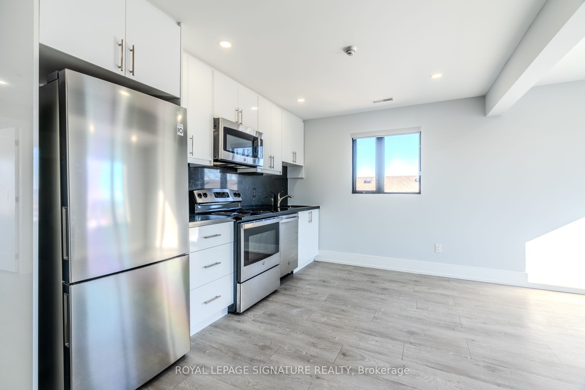 66 John Street W 302, Bradford West Gwillimbury, ON L3Z 3B2 photo 4