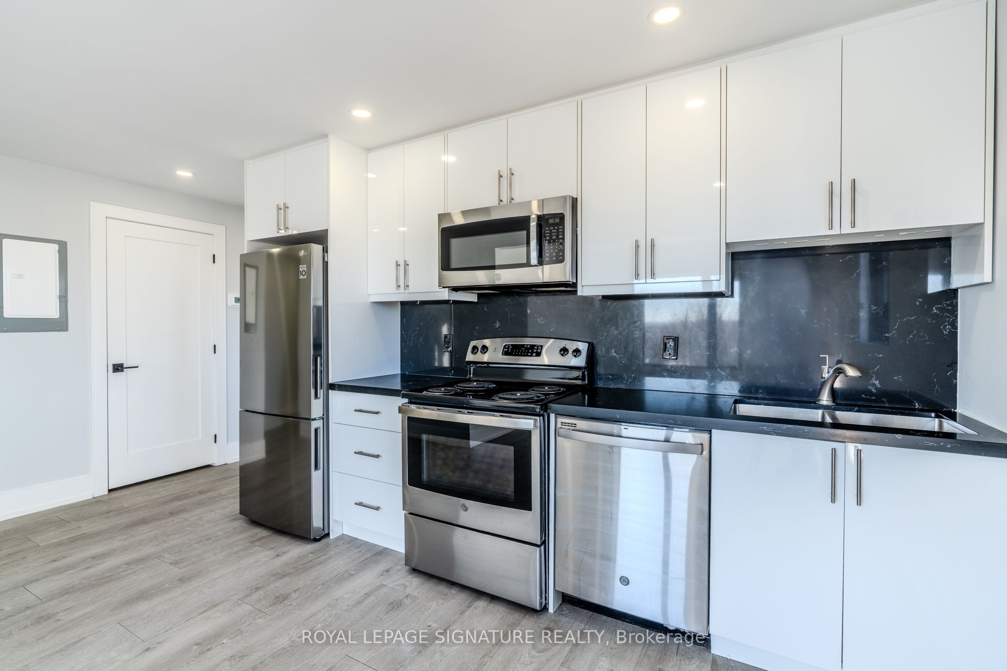 66 John Street W 302, Bradford West Gwillimbury, ON L3Z 3B2 photo 5