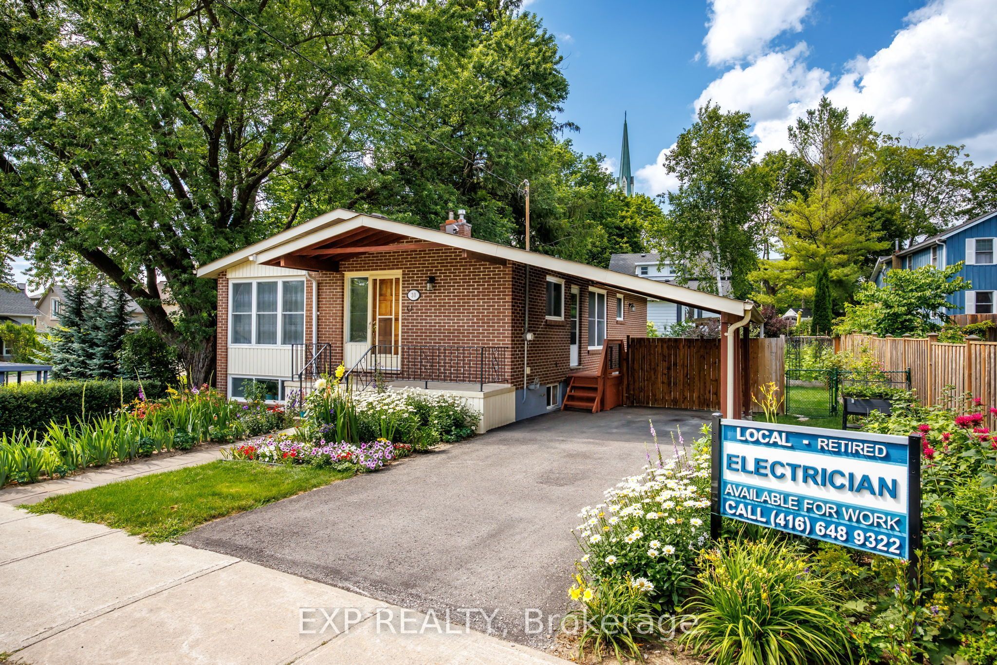 30 Harrison Avenue, Aurora, ON L4G 1E1 photo 2