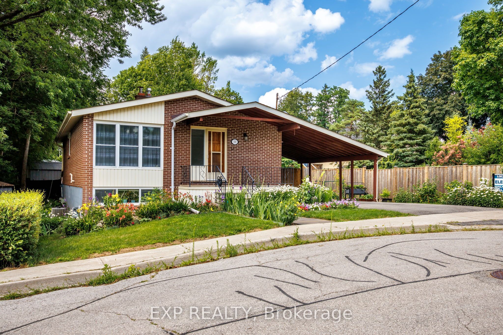 30 Harrison Avenue, Aurora, ON L4G 1E1 photo 3