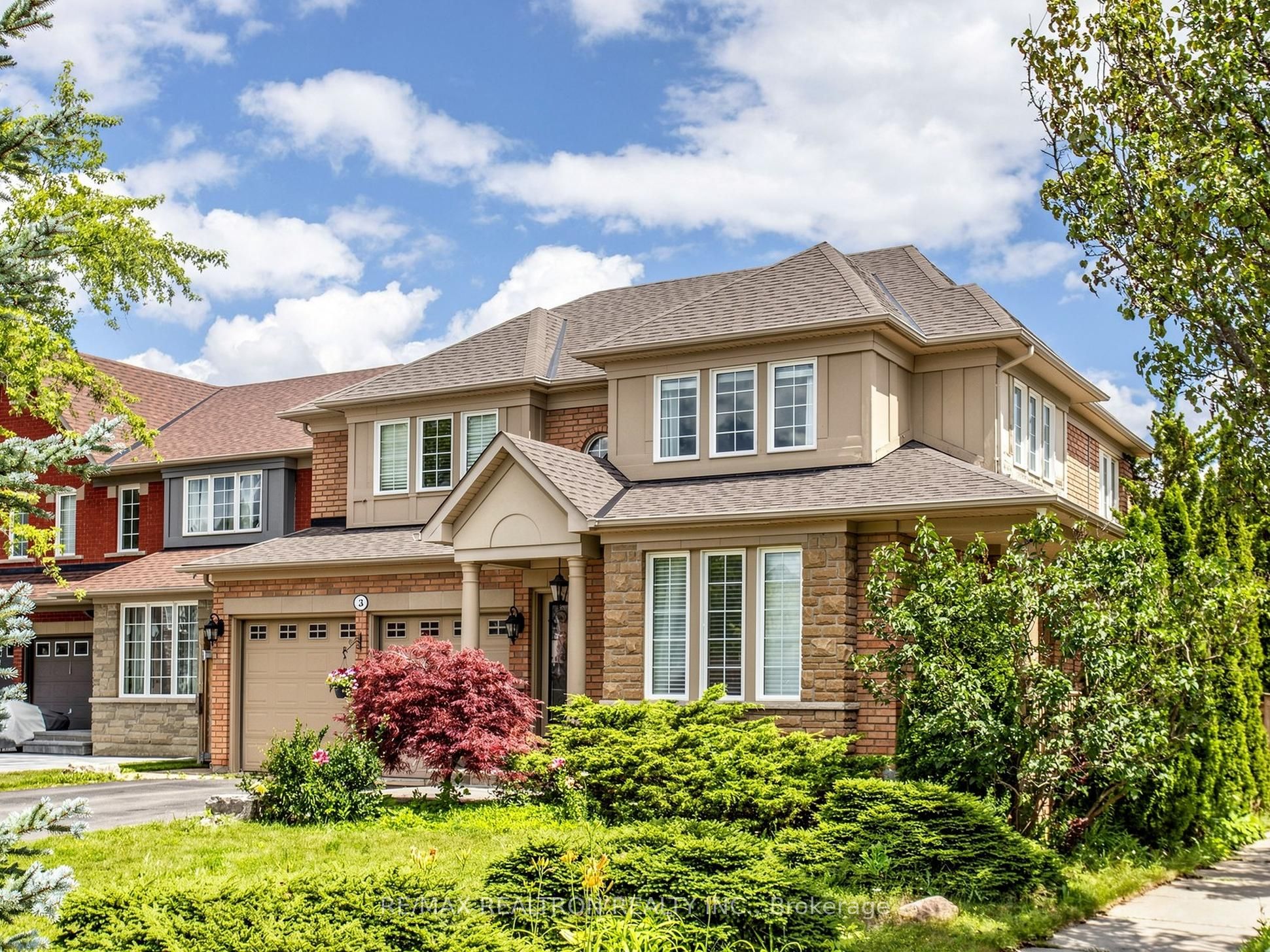 3 Lisa Brown Court, Richmond Hill, ON L4E 4K9 photo 2
