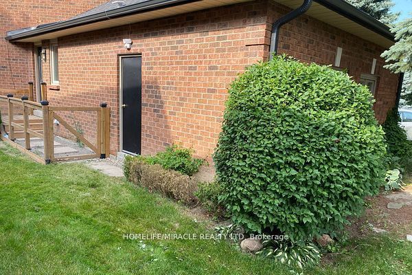 46 Chatsworth Court Basement, Vaughan, ON L4L 7E9 photo 2