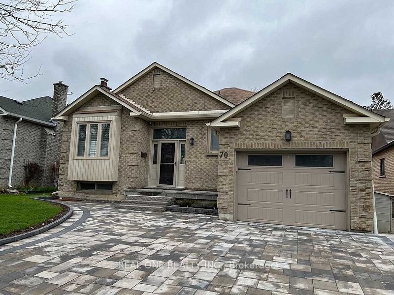 70 Closs Square, Aurora, ON L4G 5H9
