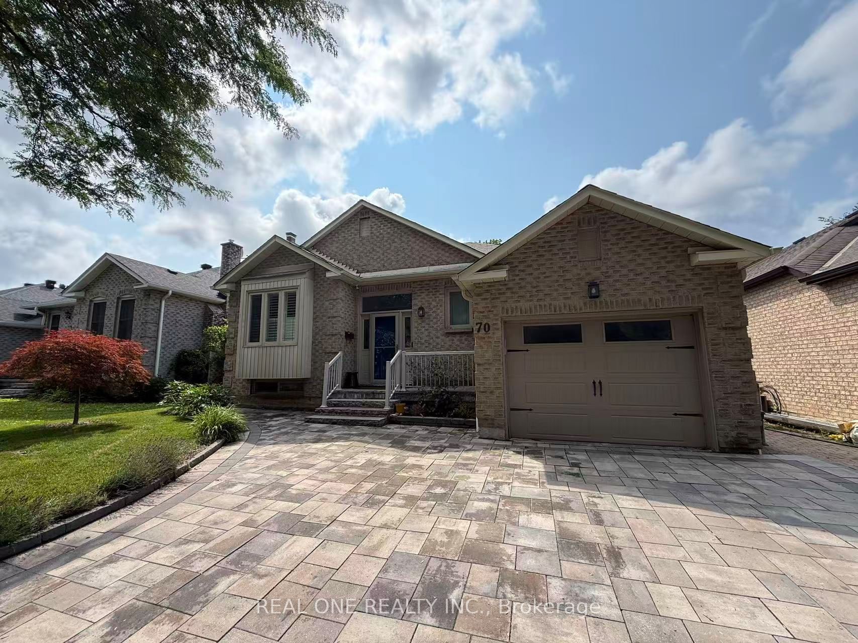 70 Closs Square, Aurora, ON L4G 5H9 photo 2