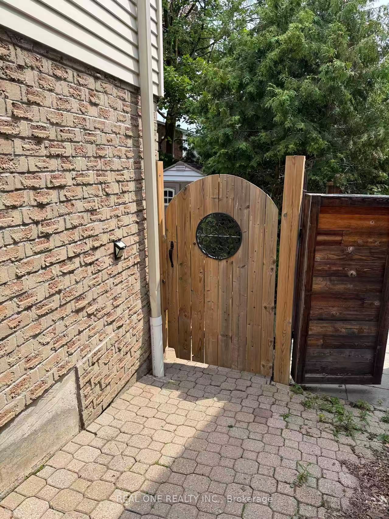 70 Closs Square, Aurora, ON L4G 5H9 photo 3