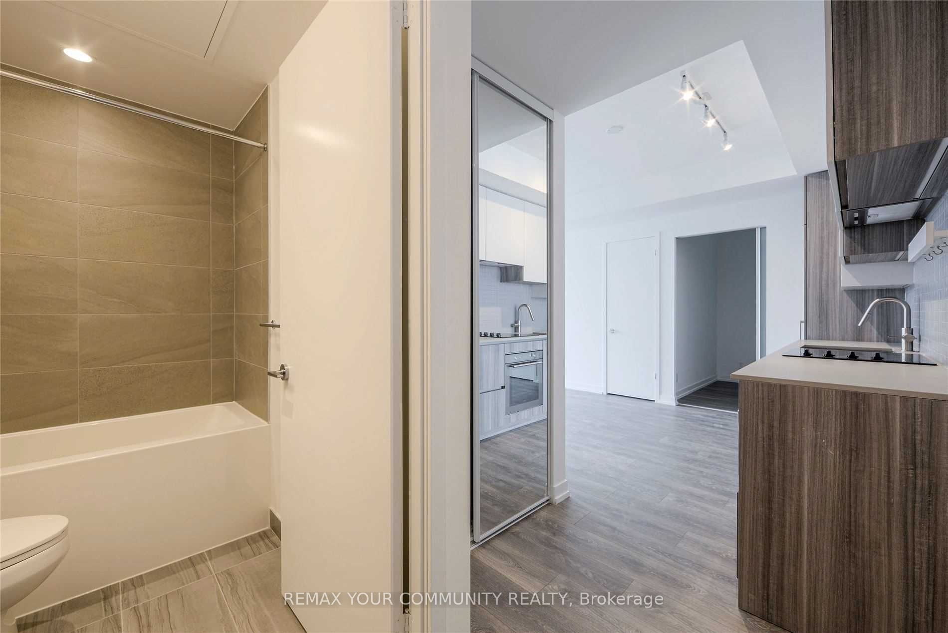 5 Buttermill Avenue 2812, Vaughan, ON L4K 0J5 photo 3