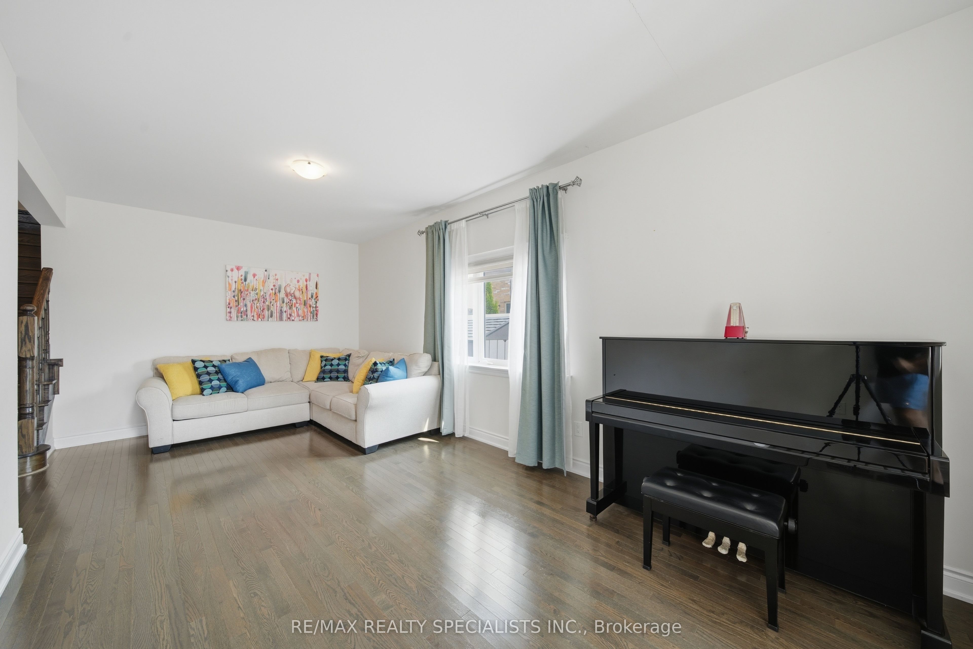 120 MILBY Crescent, Bradford West Gwillimbury, ON L3Z 0X8 photo 3