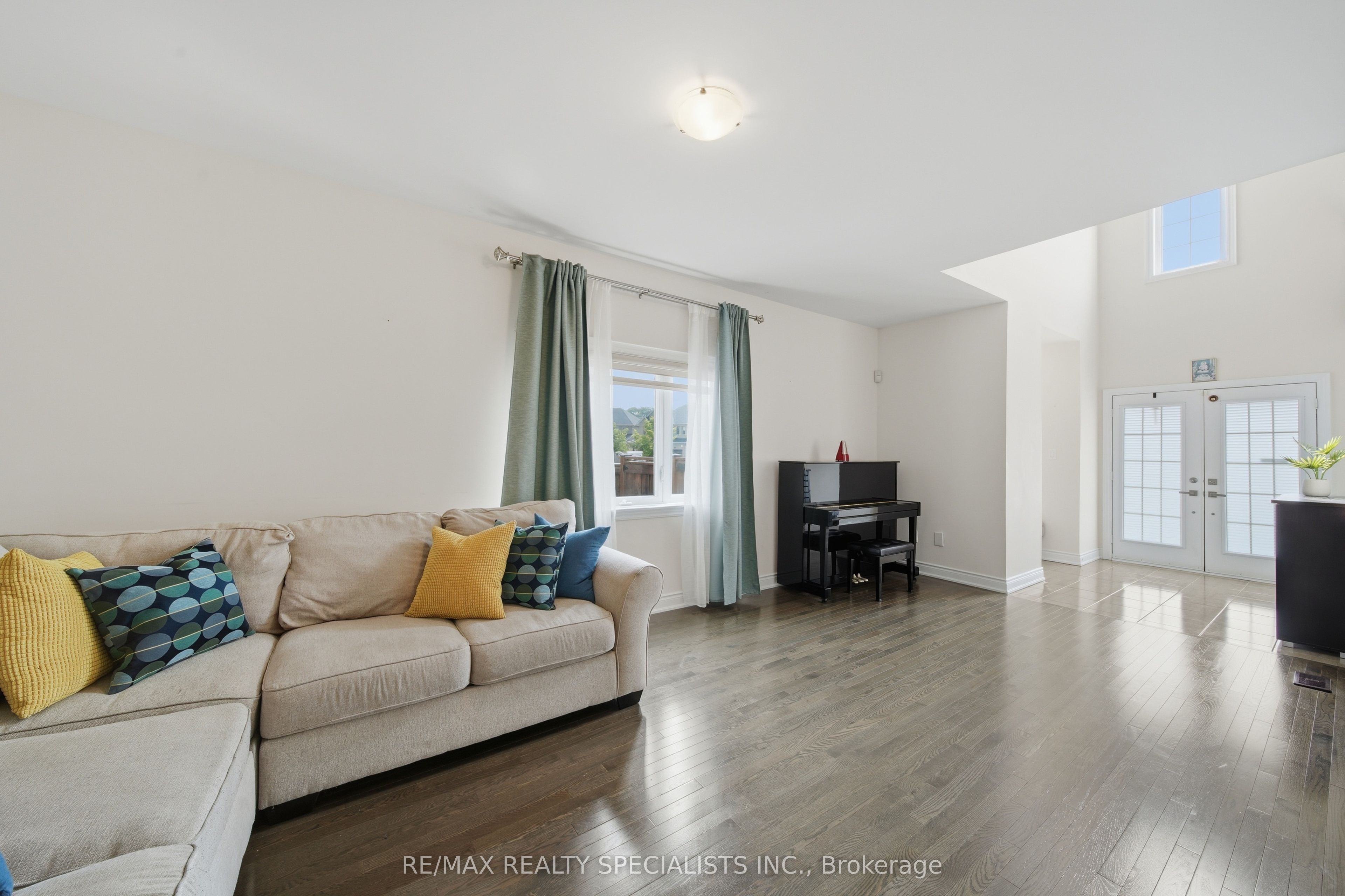 120 MILBY Crescent, Bradford West Gwillimbury, ON L3Z 0X8 photo 4