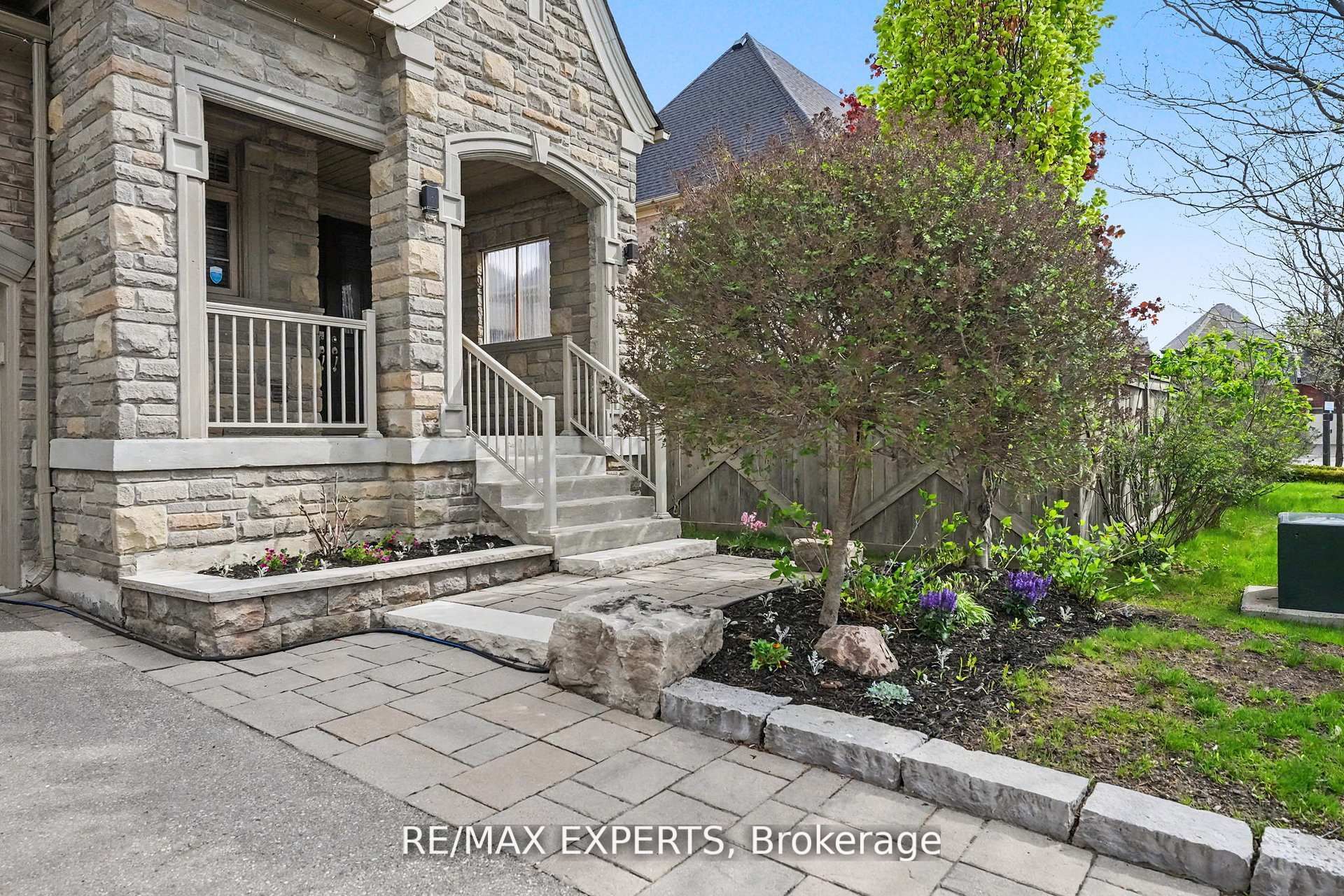 4 Sim Hill Crescent, King, ON L7B 0C4 photo 3