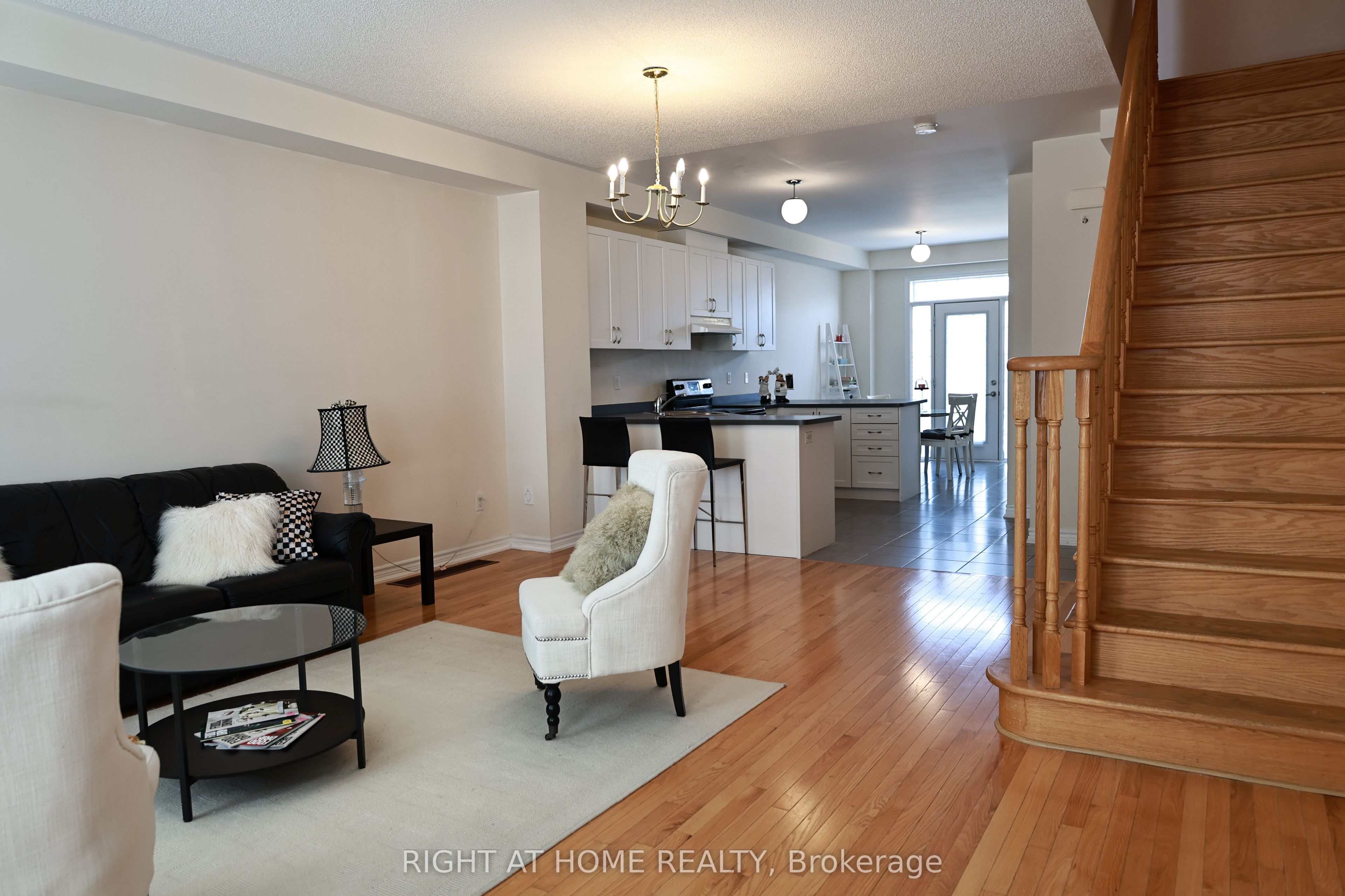 10971 Woodbine Avenue, Markham, ON L6C 0X4 photo 2