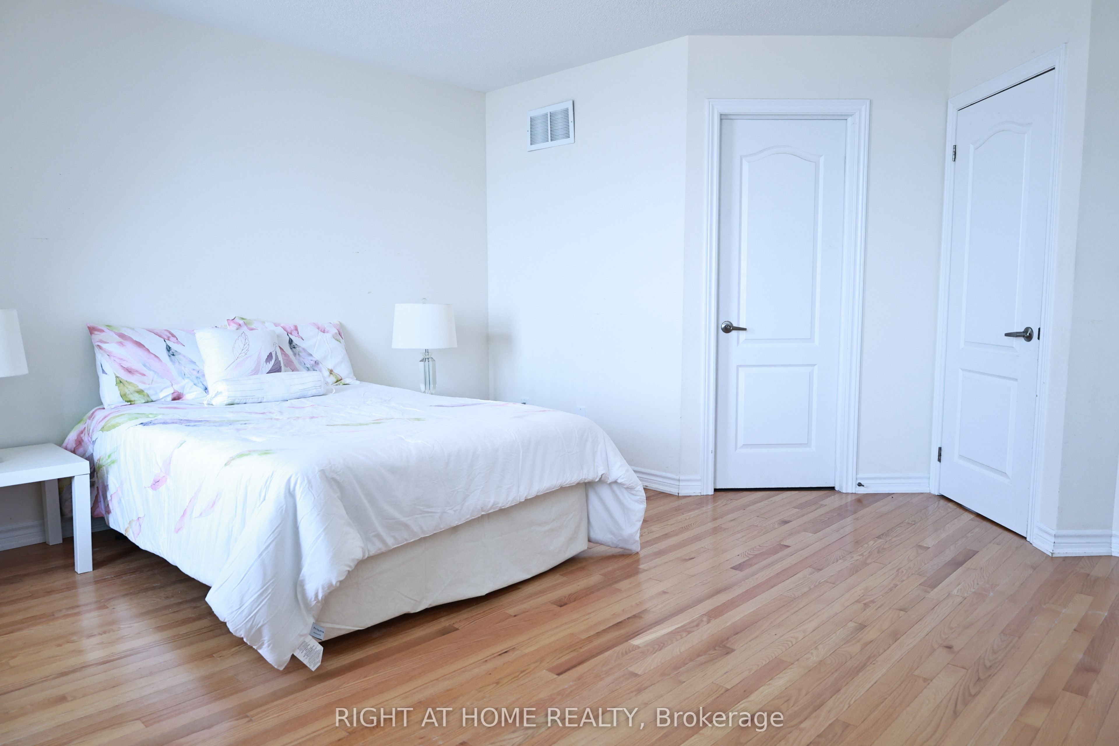 10971 Woodbine Avenue, Markham, ON L6C 0X4 photo 3
