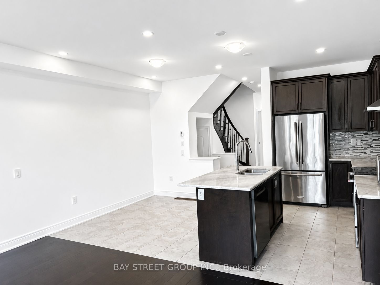 103 Drizzel Crescent, Richmond Hill, ON L4E 0G9 photo 3
