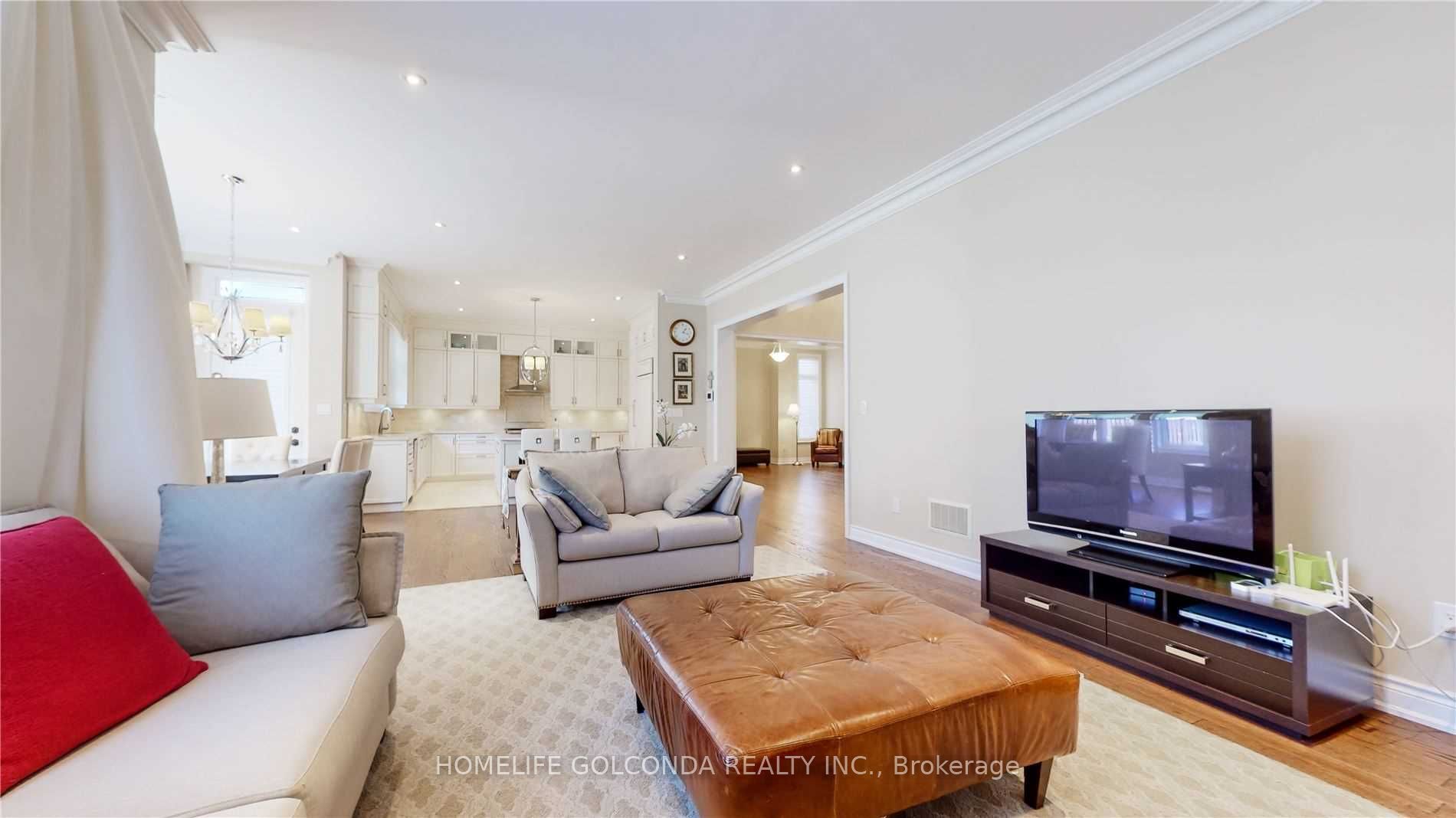 28 Stollery Pond Crescent, Markham, ON L6C 0V1 photo 5