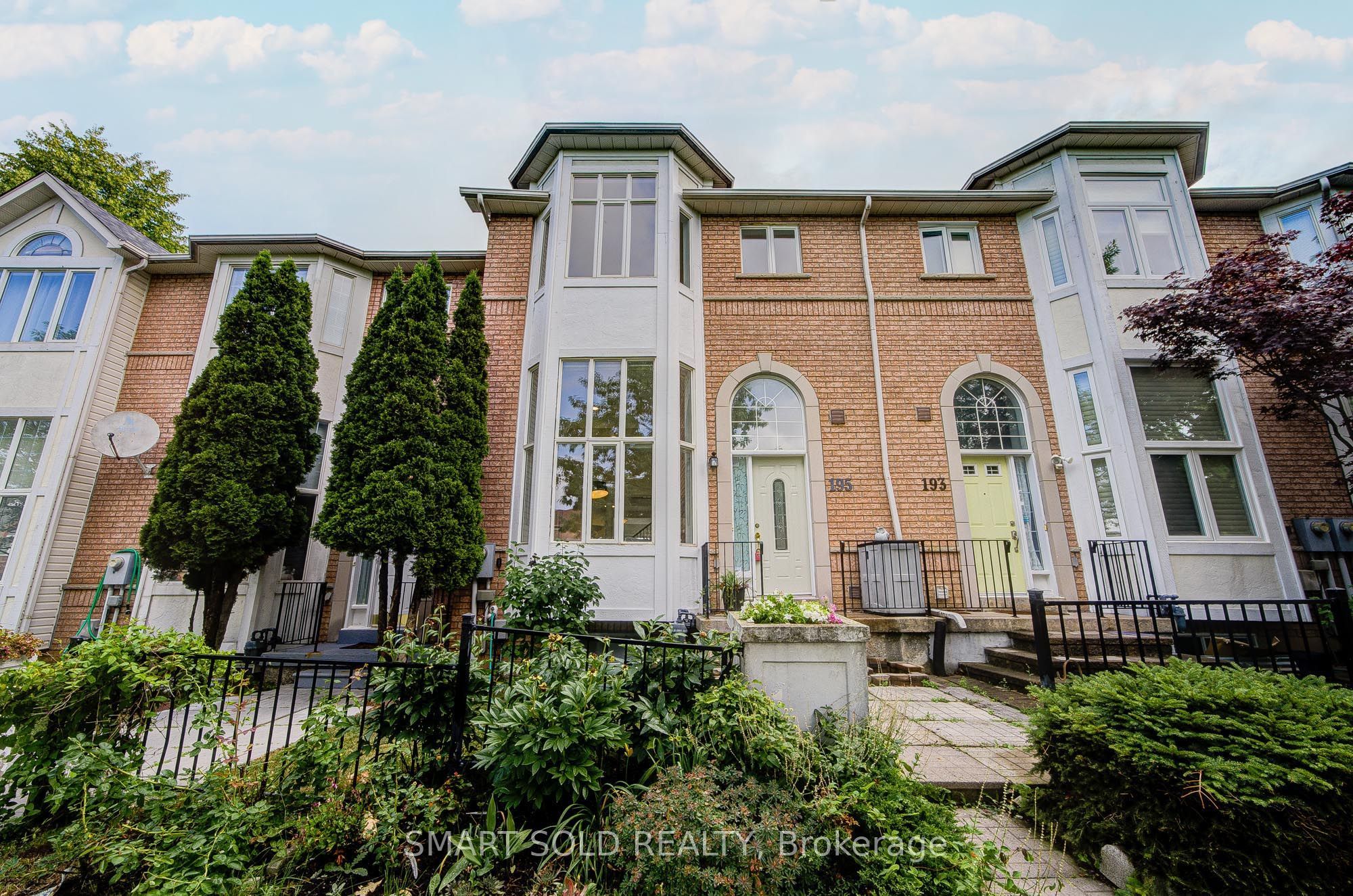 195 Shirley Drive, Richmond Hill, ON L4S 1T3 photo 2