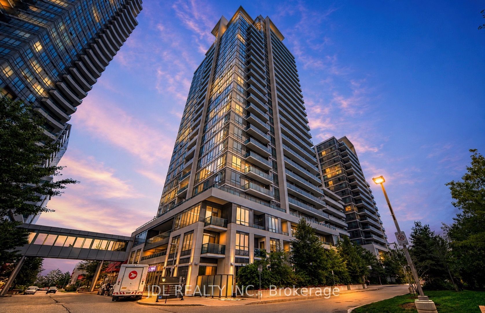 7165 Yonge Street 902, Markham, ON L3T 0C9
