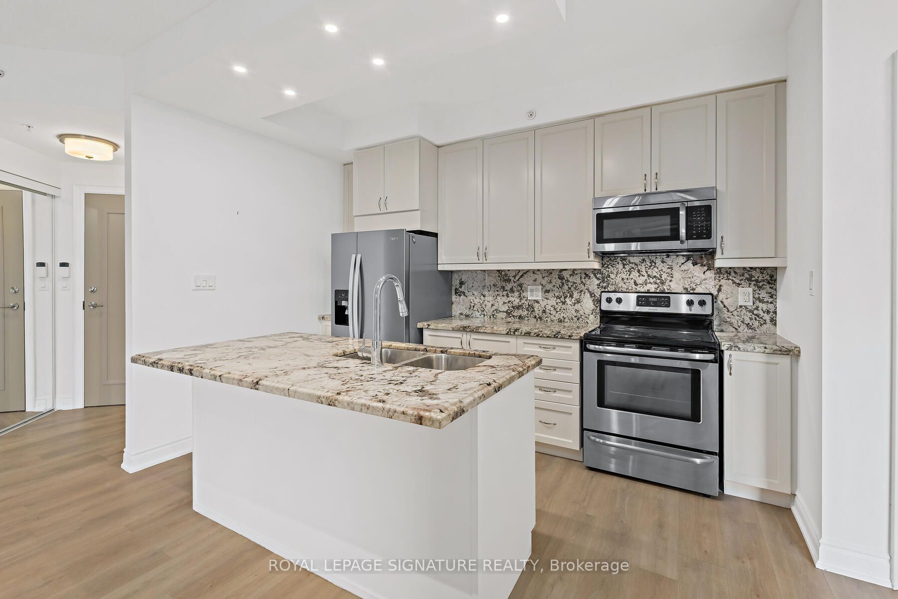 2396 Major Mackenzie Drive W 220, Vaughan, ON L6A 4Y1 photo 5