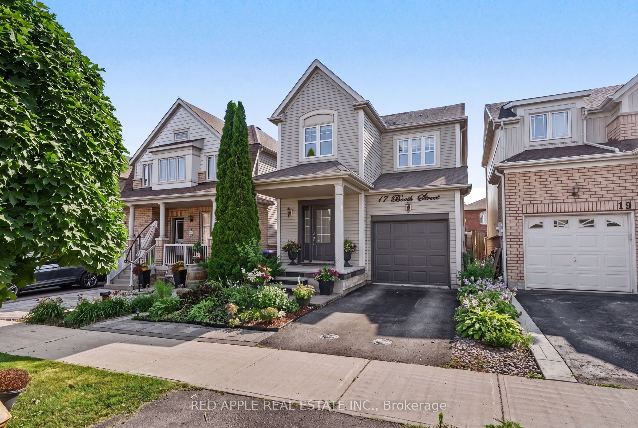 17 Booth Street, Bradford West Gwillimbury, ON L3Z 0A4 photo 2