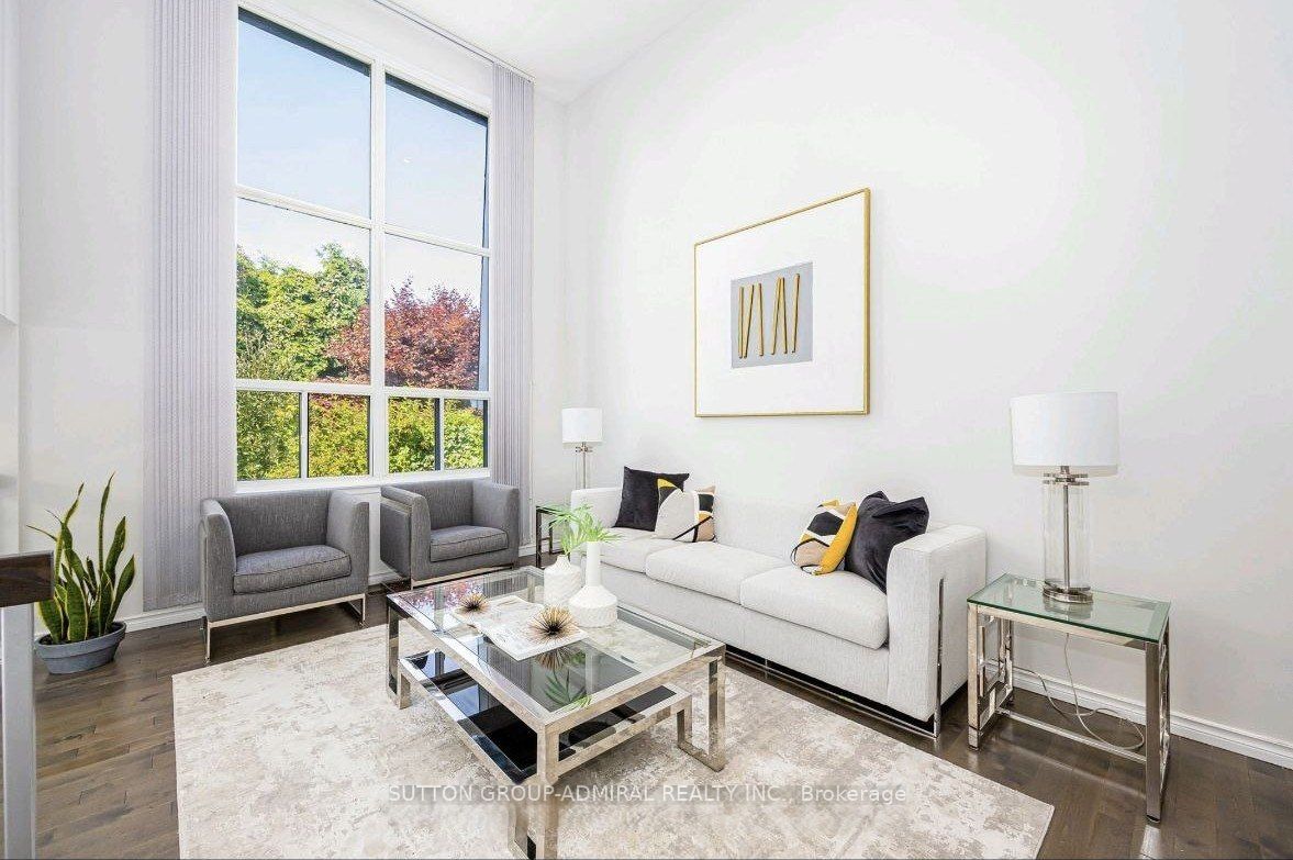 34 Kitsilano Crescent, Richmond Hill, ON L4C 5A5 photo 2