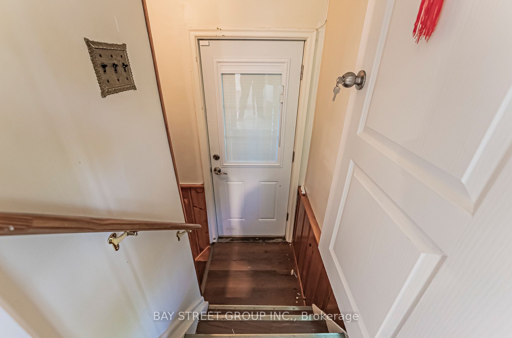 394 Centre Street E Lower, Richmond Hill, ON L4C 1B7 photo 4