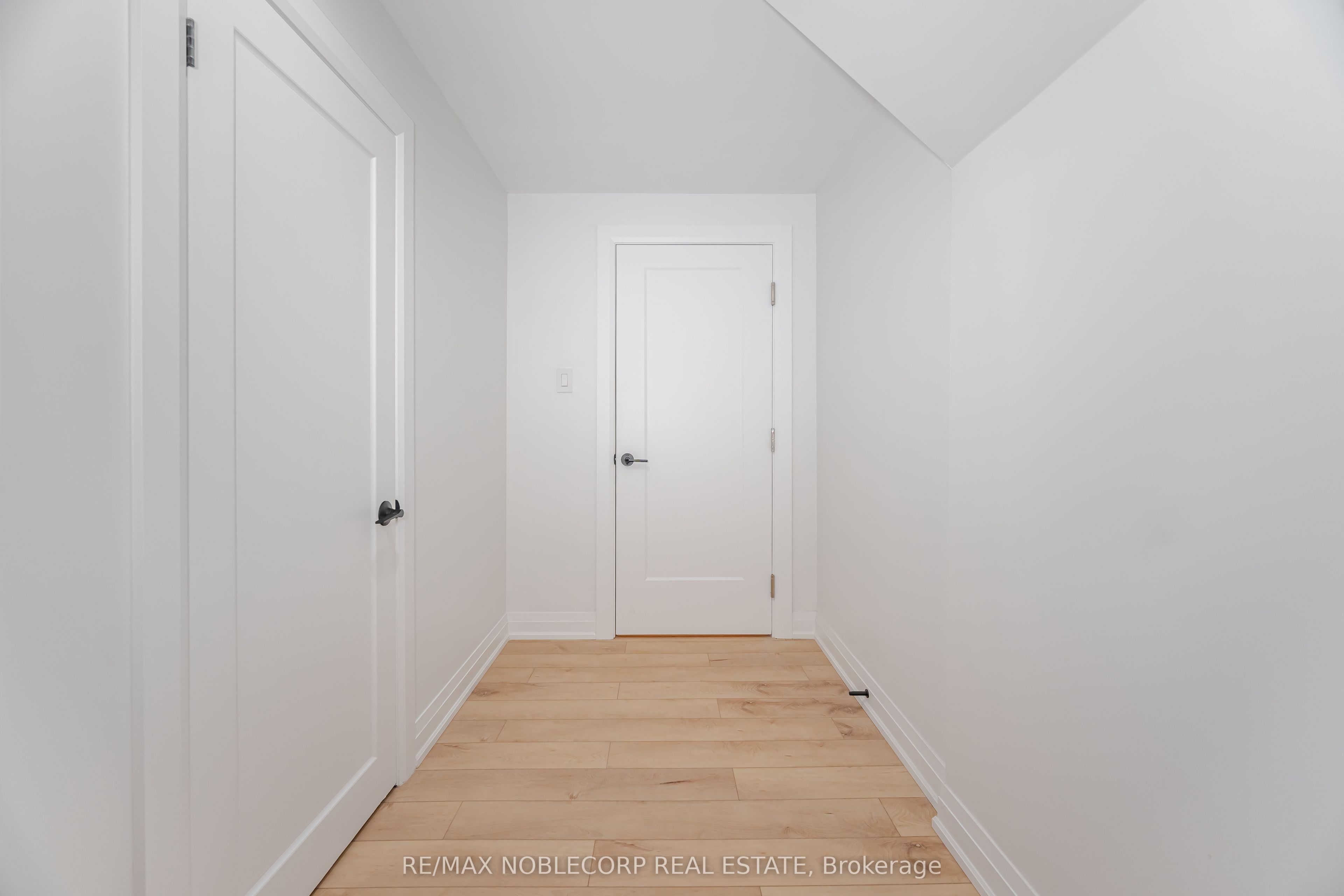 131 Dunstan Crescent Lower, Vaughan, ON L4L 3W5 photo 2