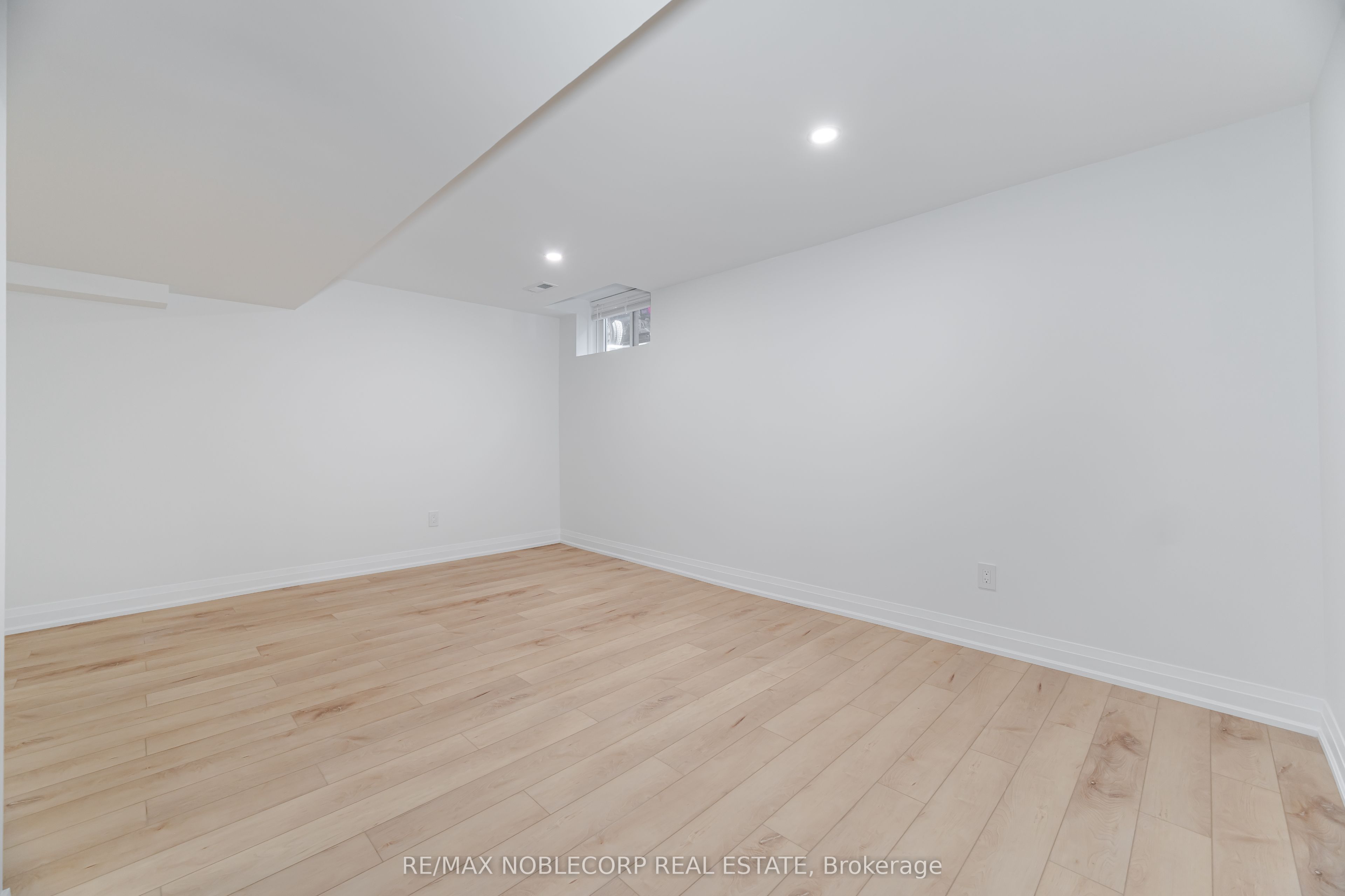 131 Dunstan Crescent Lower, Vaughan, ON L4L 3W5 photo 5