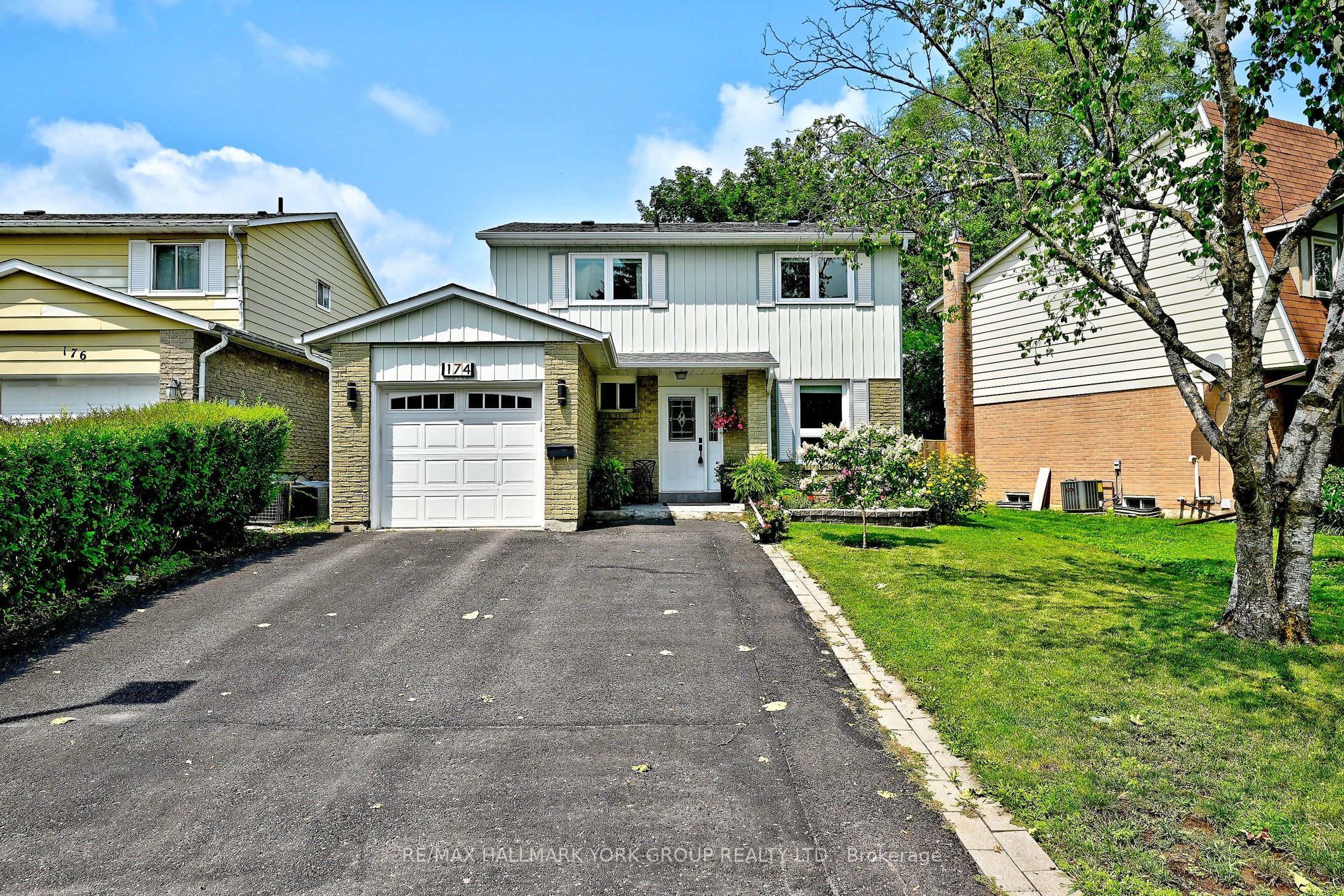 174 Currey Crescent, Newmarket, ON L3Y 5M9