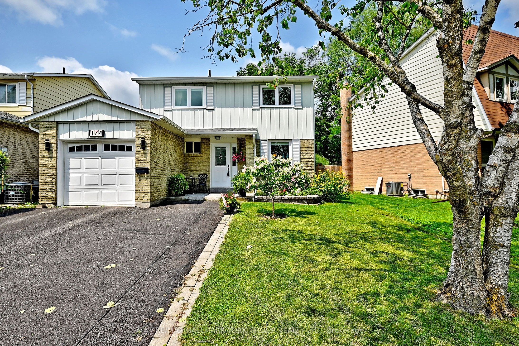 174 Currey Crescent, Newmarket, ON L3Y 5M9 photo 2