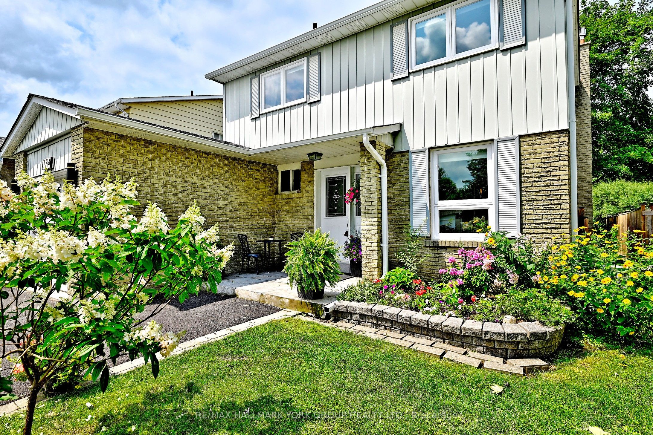 174 Currey Crescent, Newmarket, ON L3Y 5M9 photo 3