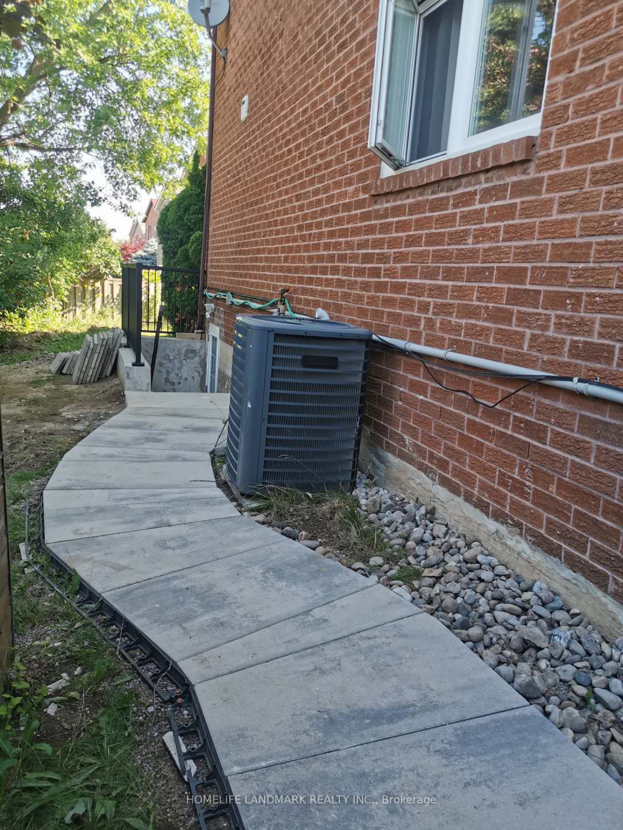 2 Maxwell Ct Court, Vaughan, ON L4J 6Y3 photo 2