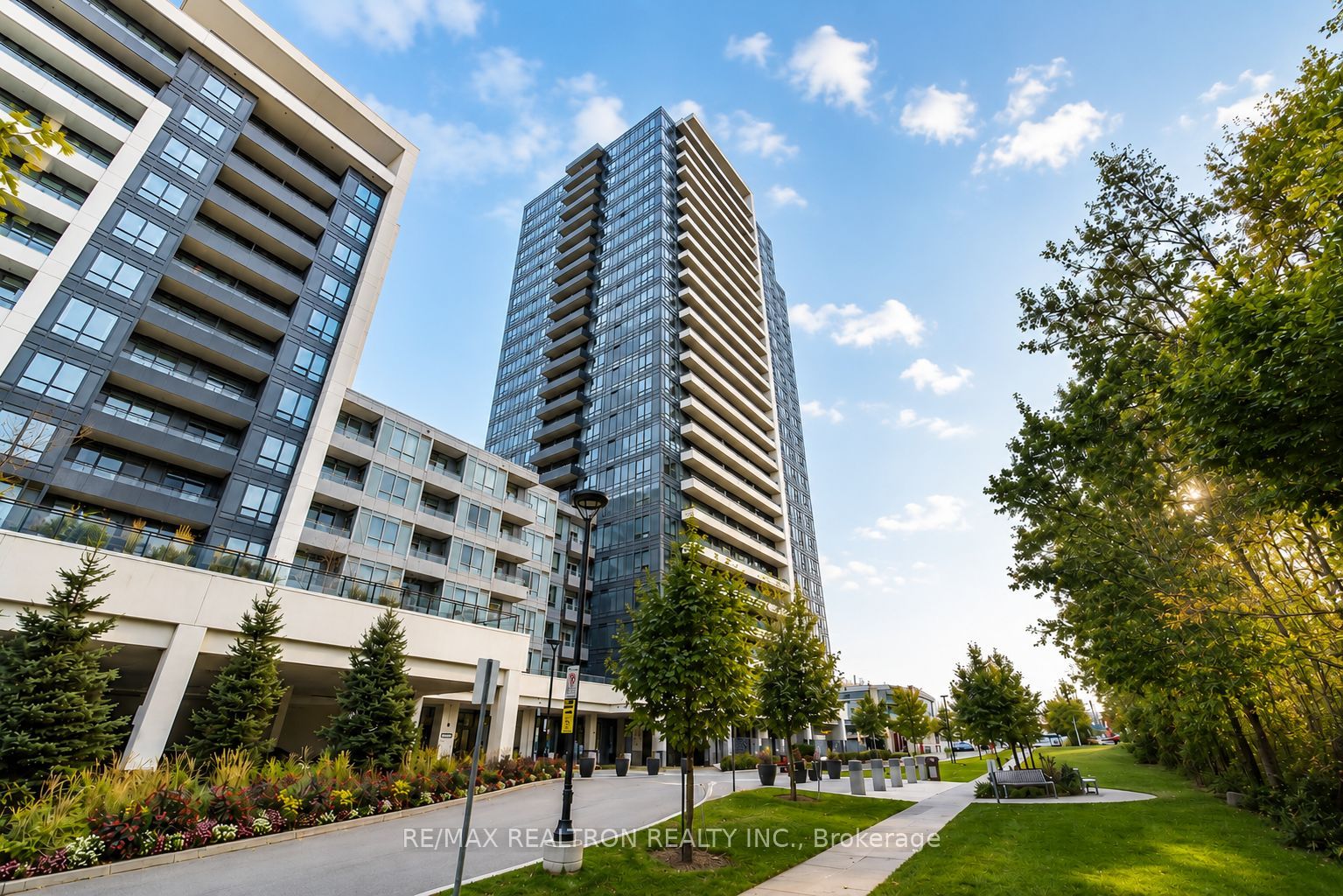 7890 Bathurst Street 1904, Vaughan, ON L4J 0J8