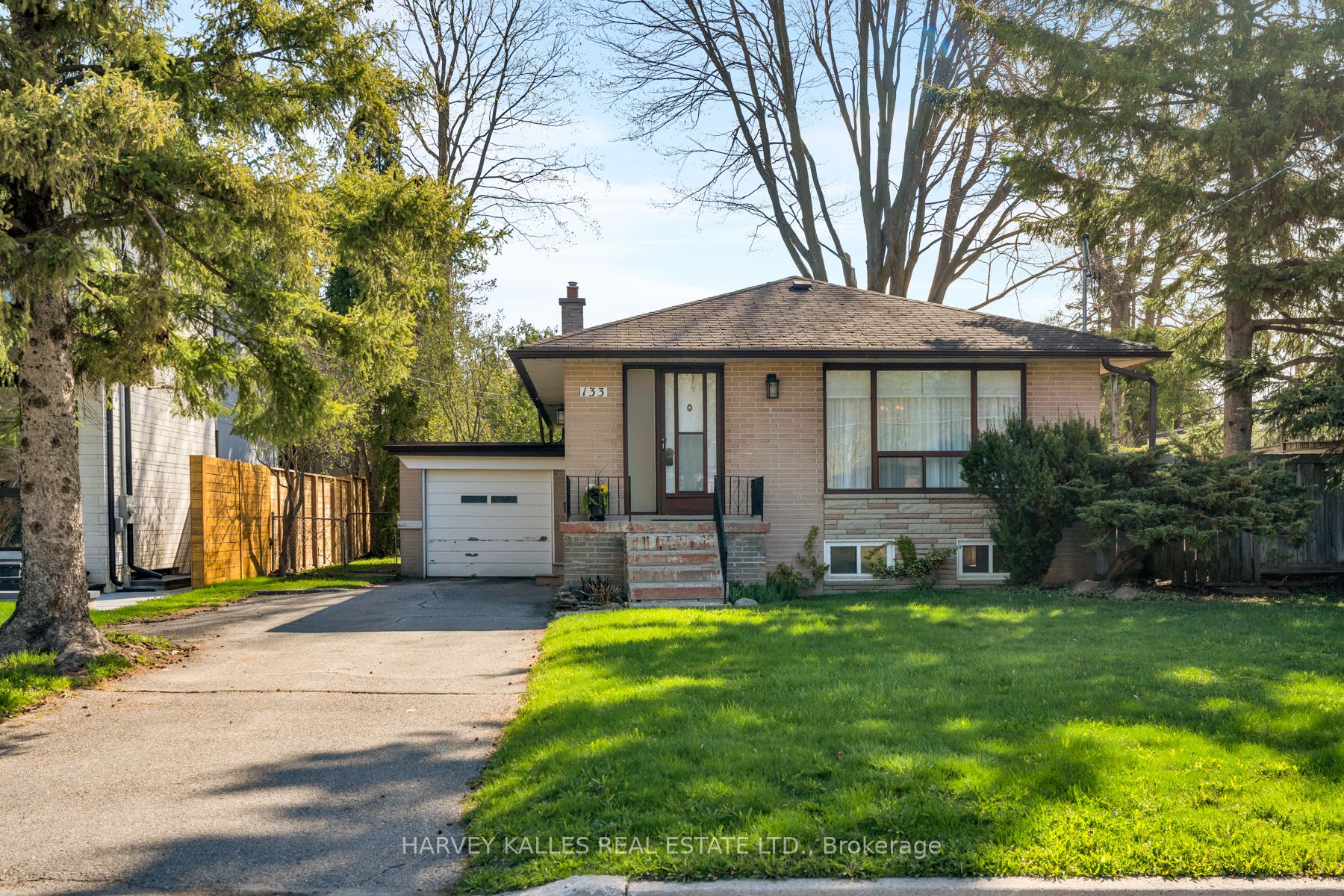 133 Wood Lane, Richmond Hill, ON L4C 4W2