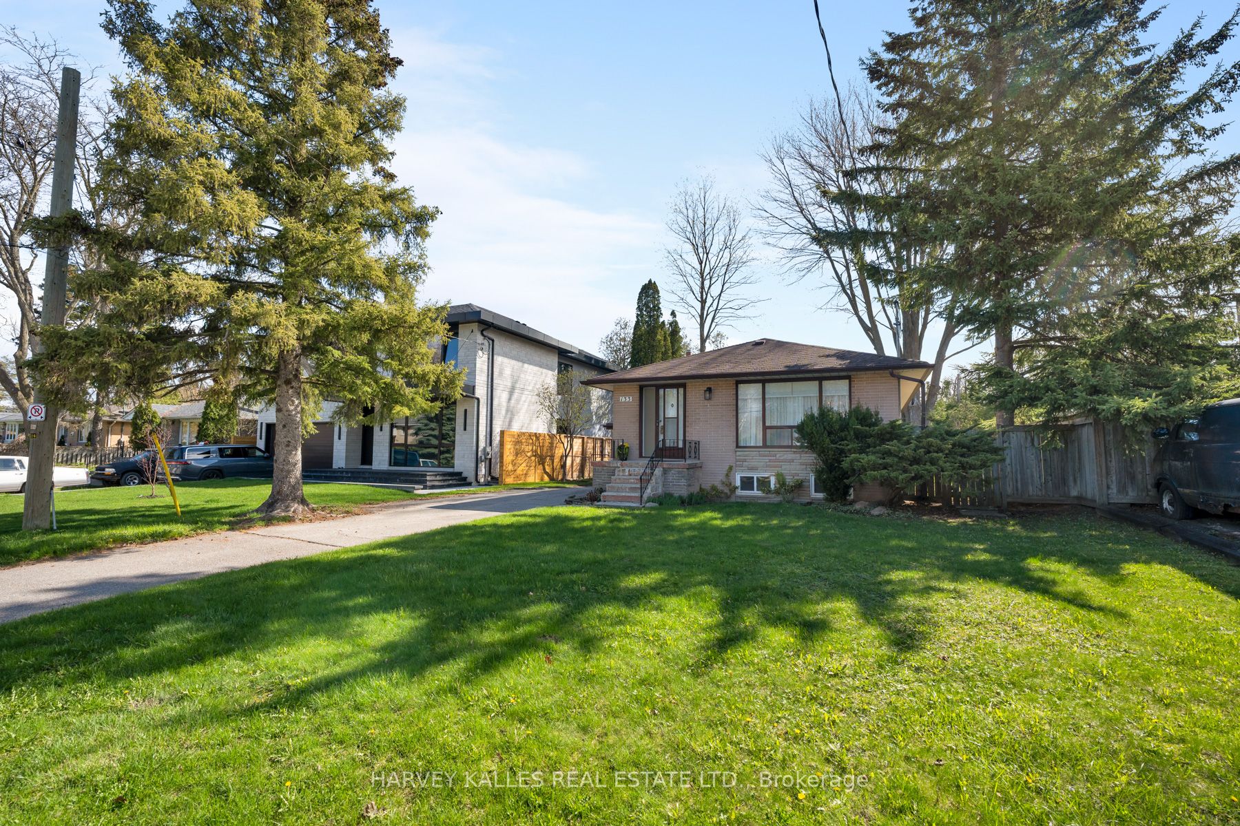 133 Wood Lane, Richmond Hill, ON L4C 4W2 photo 2