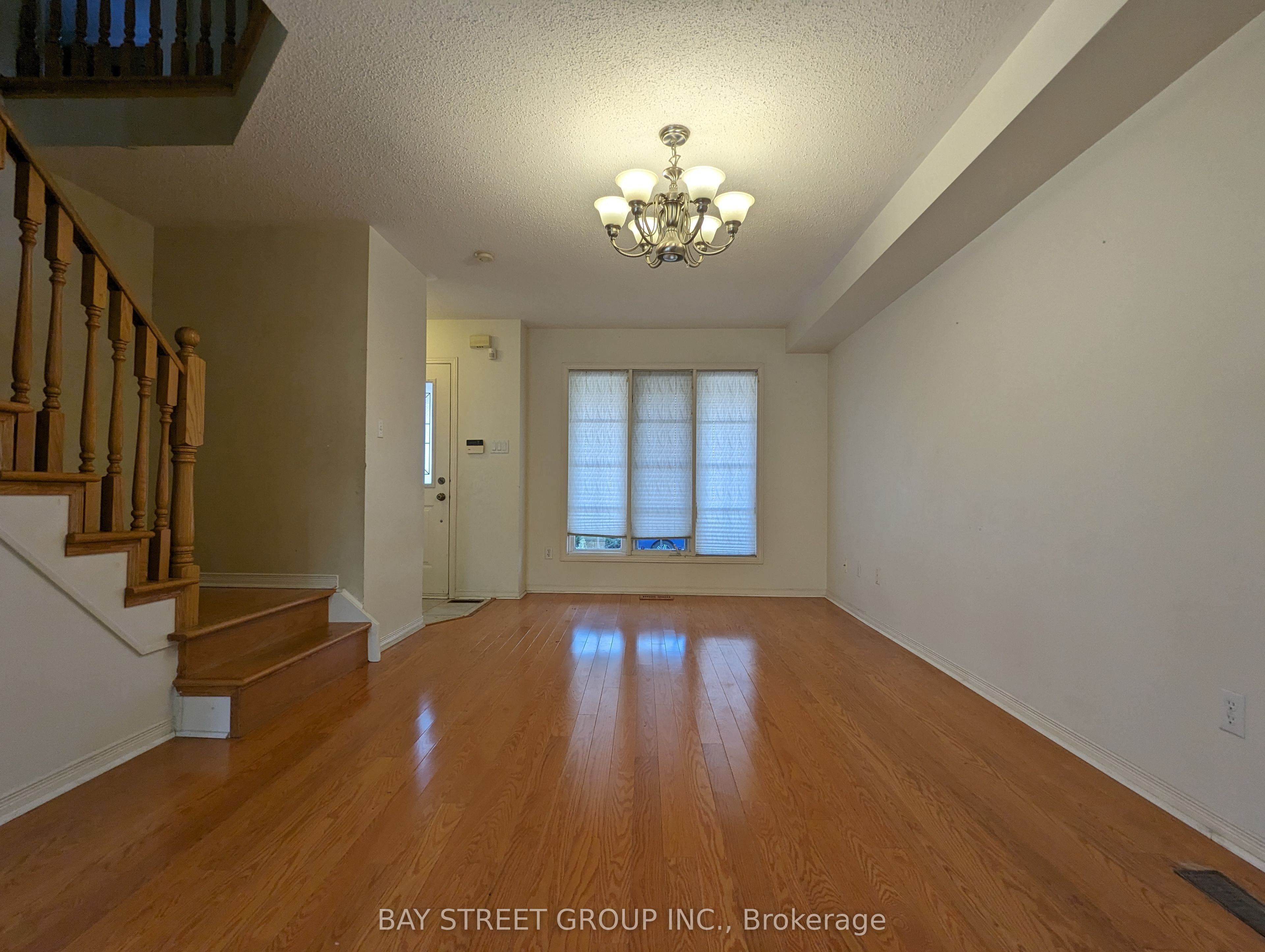 10 Moresby Street, Richmond Hill, ON L4B 4K8 photo 2