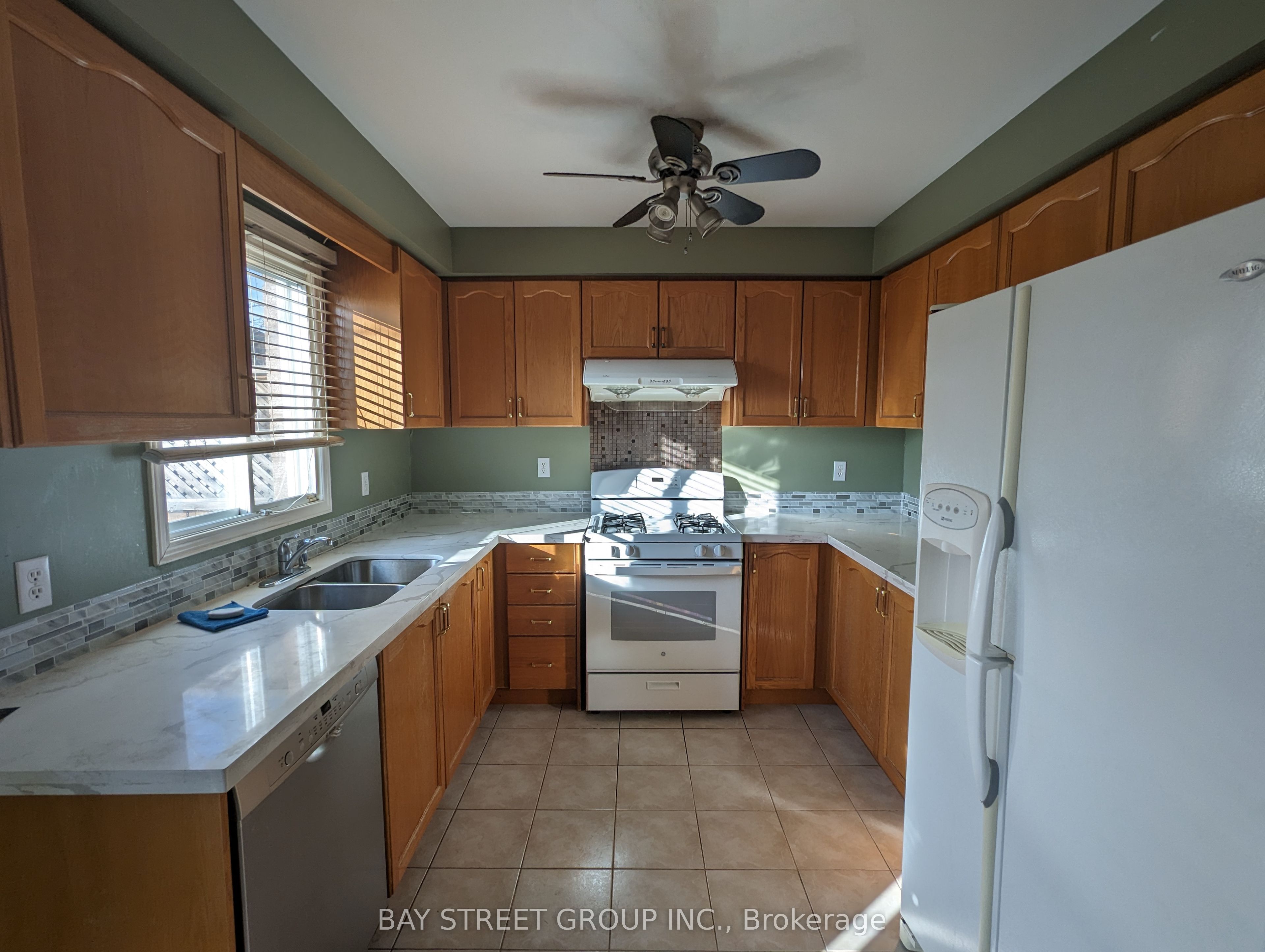 10 Moresby Street, Richmond Hill, ON L4B 4K8 photo 4