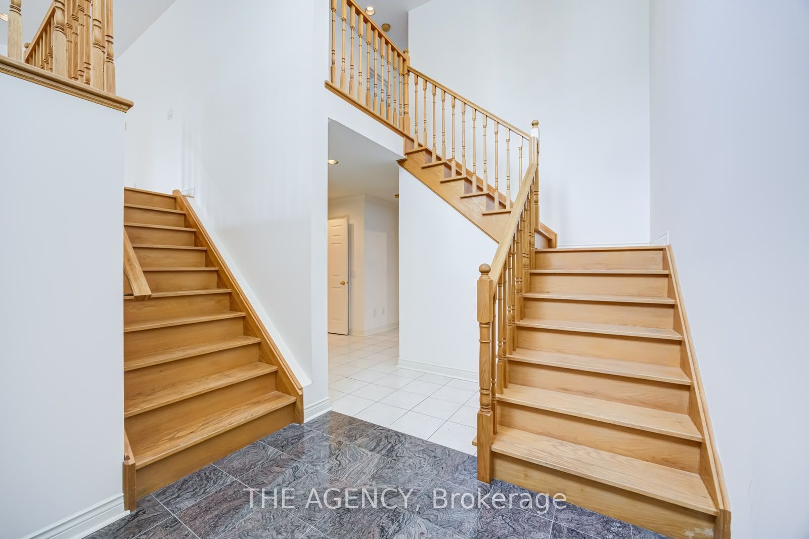 68 Townsgate Drive, Vaughan, ON L4J 8A4 photo 3