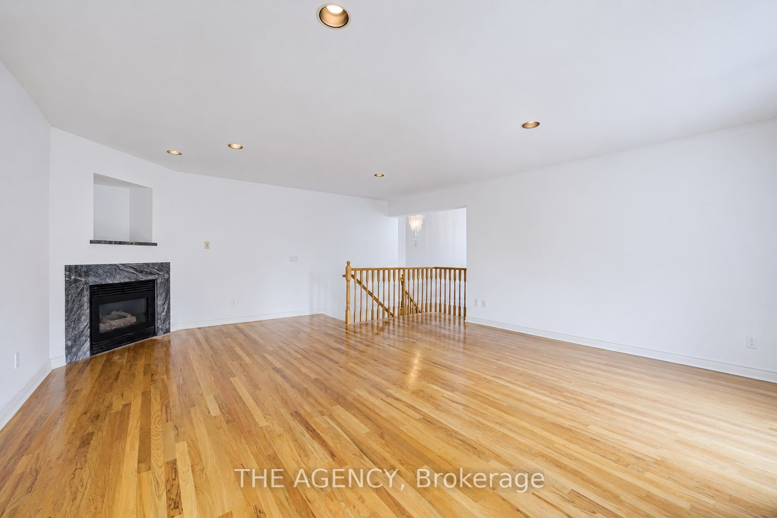 68 Townsgate Drive, Vaughan, ON L4J 8A4 photo 4