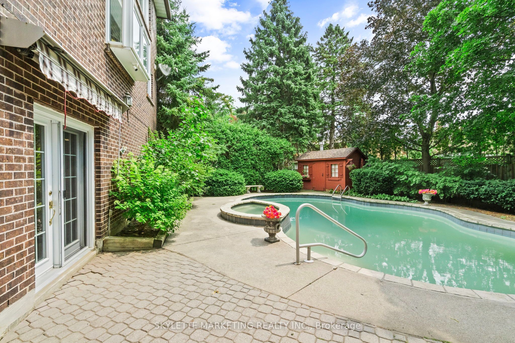 17 Sabrina Court Bsmt, Richmond Hill, ON L4C 5P8 photo 2