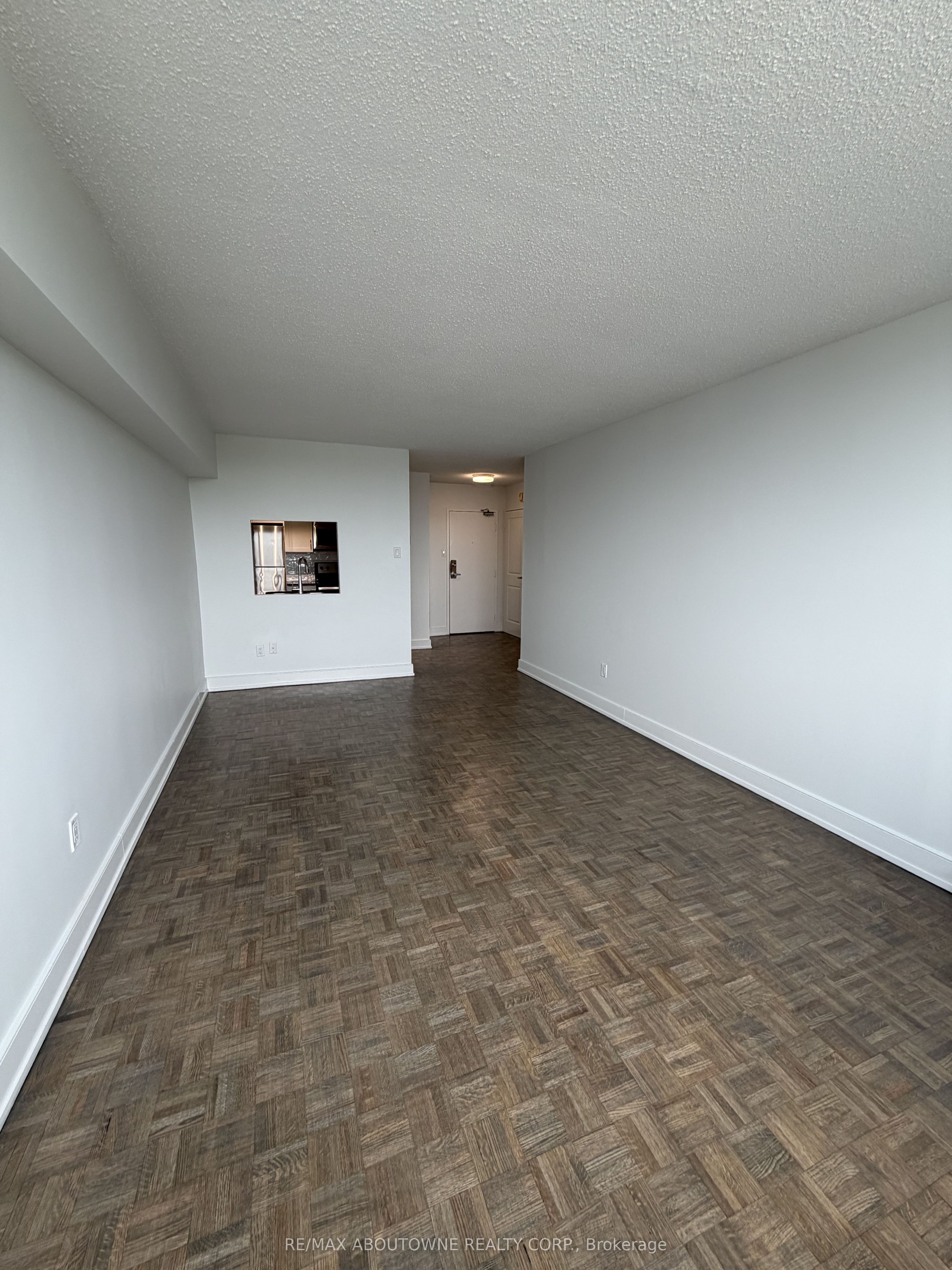 147 Wellington Street W 606, Aurora, ON L4G 2N9 photo 3
