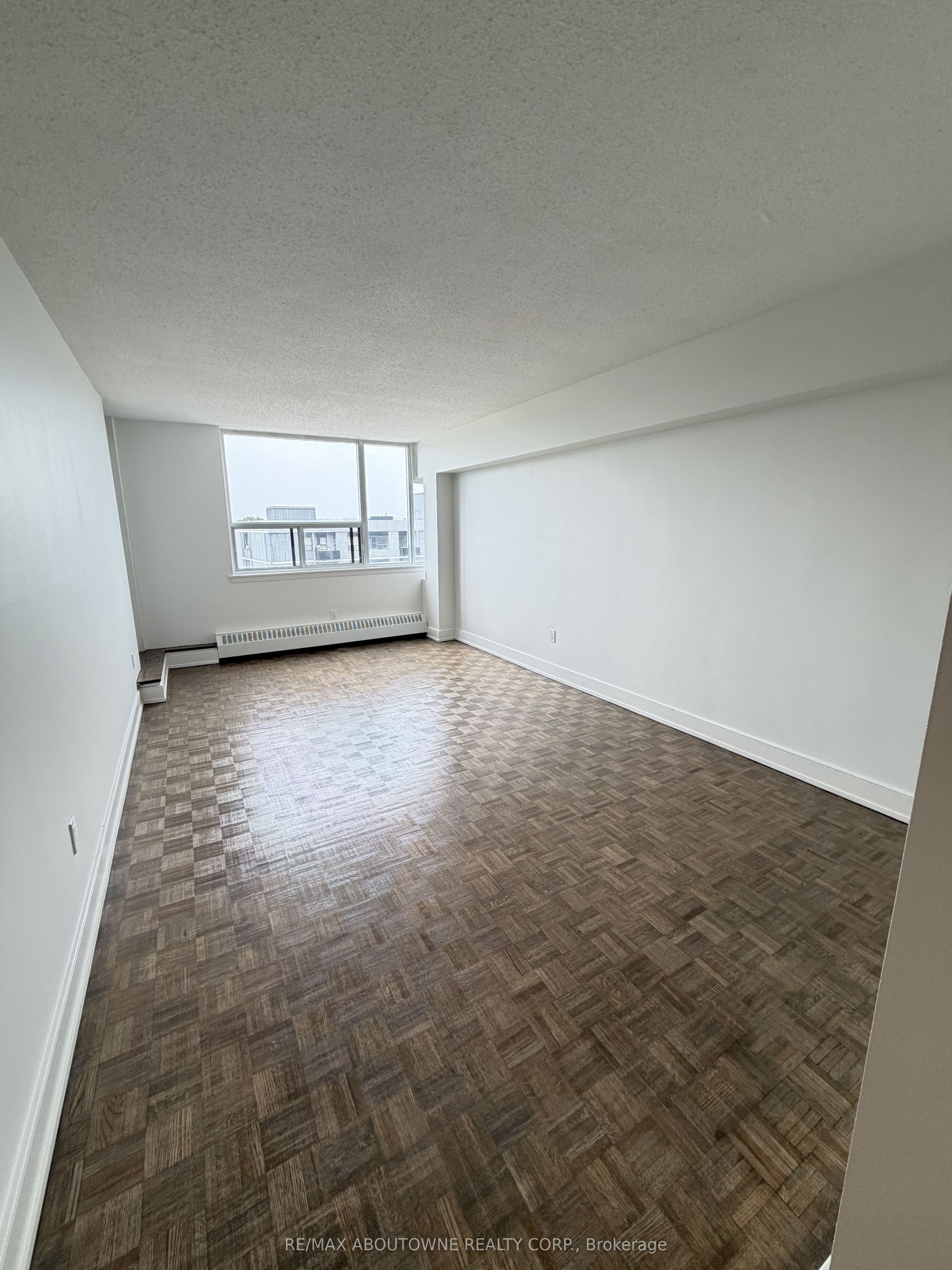 147 Wellington Street W 606, Aurora, ON L4G 2N9 photo 4