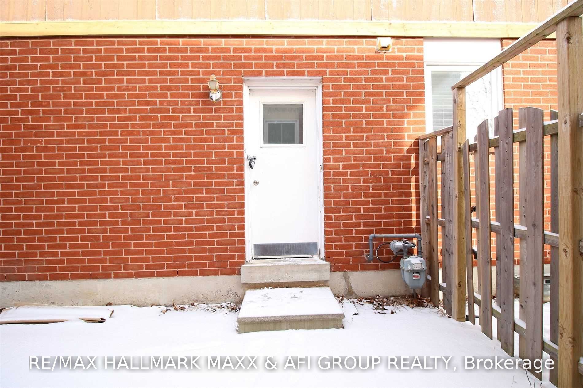151 Kersey Crescent Bsmnt, Richmond Hill, ON L4C 8X9 photo 2