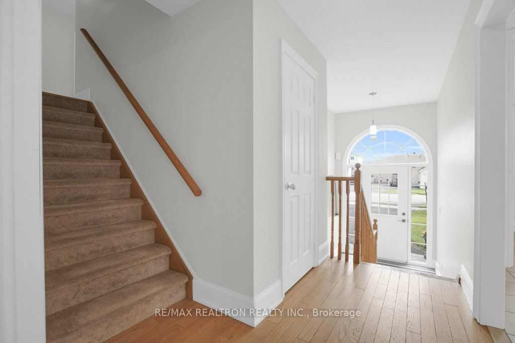 121 Riverglen Drive, Georgina, ON L4P 2R3 photo 5