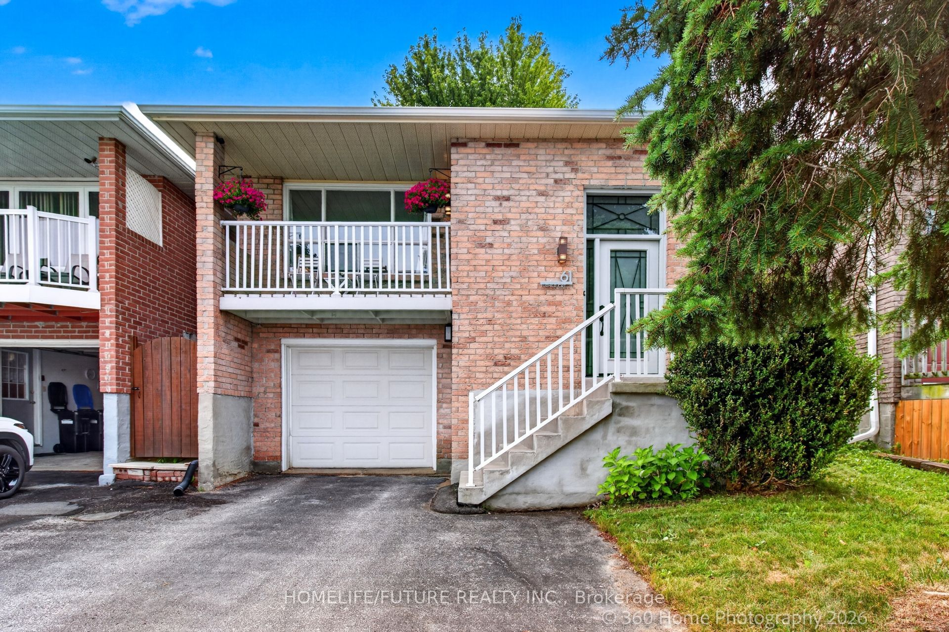 61 Turner Court, Bradford West Gwillimbury, ON L3Z 2W7 photo 2